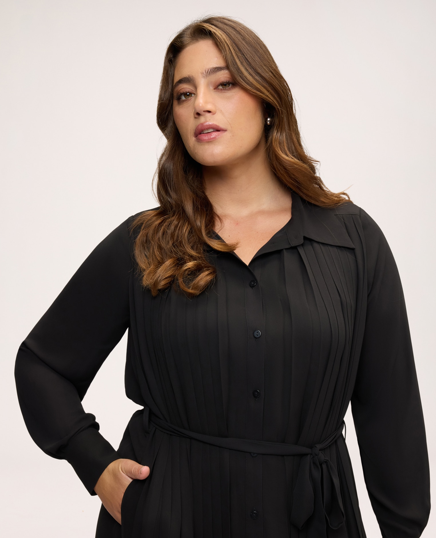 Vestido largo camisero plisado en georgette manga larga con puño - Fiorella Rubino - Negro Negro-4