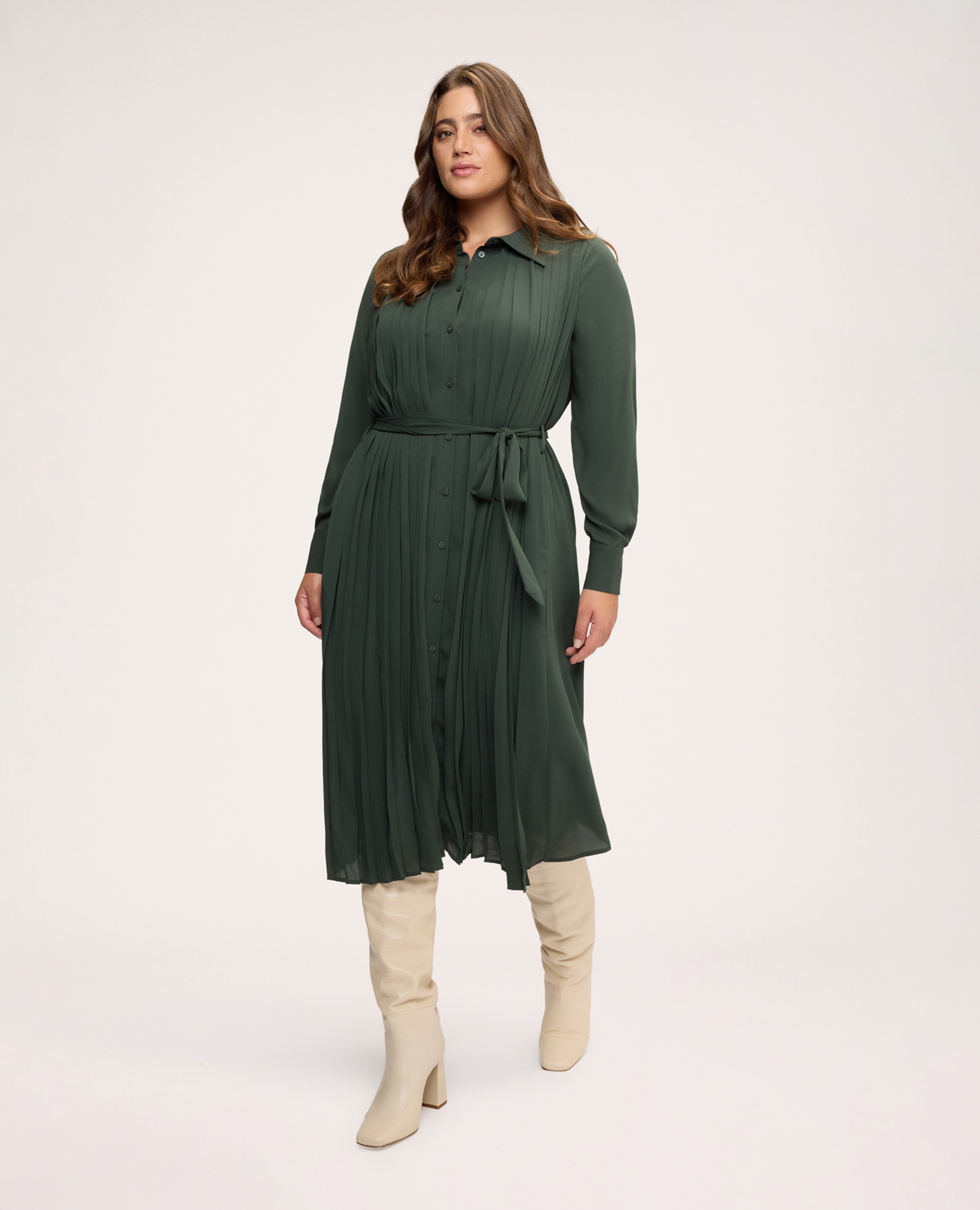 Vestido largo camisero plisado en georgette manga larga con puño - Fiorella Rubino - Verde militar Verde militar-3