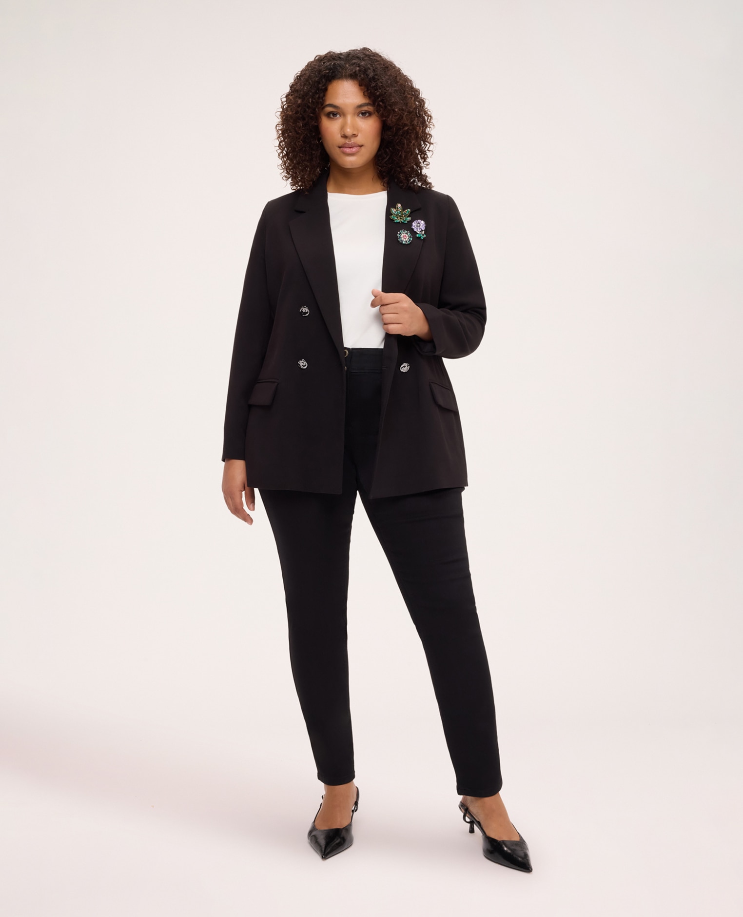 Blazer de mujer cruzado con aplicación de joya solapas de pico bolsillos con solapa y aplicaciones de joyería en la parte delantera - Fiorella Rubino - Negro Negro-3