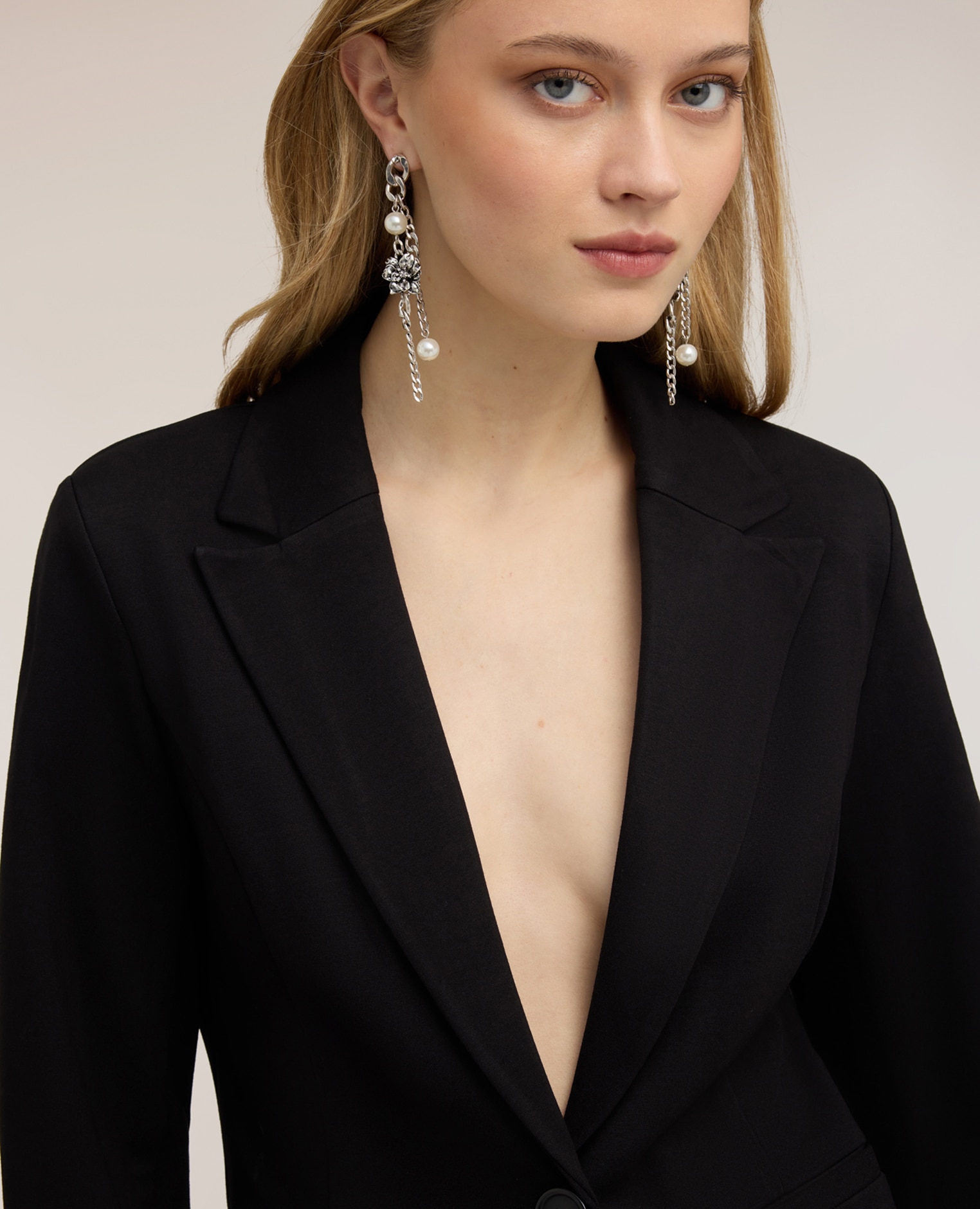Imagen 4 de Blazer de mujer de un botón en punto milano corte regular cierre cruzado con botón - Motivi - Negro Negro