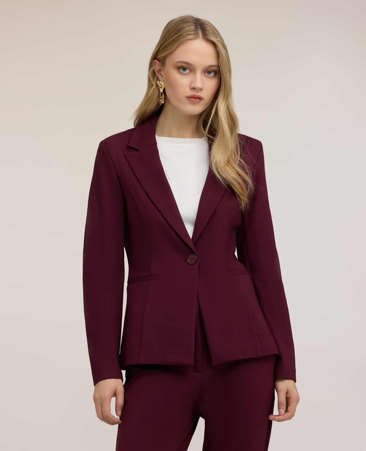 Imagen 1 de Blazer de mujer de un botón en punto milano corte regular cierre cruzado con botón - Motivi - Burdeos Burdeos