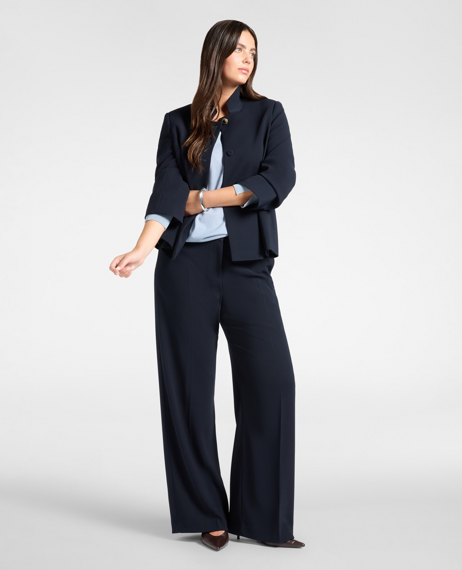 Imagen 3 de Chaqueta de mujer de crepé con botón joya ajuste boxy de longitud media - Elena Miró - Azul Azul