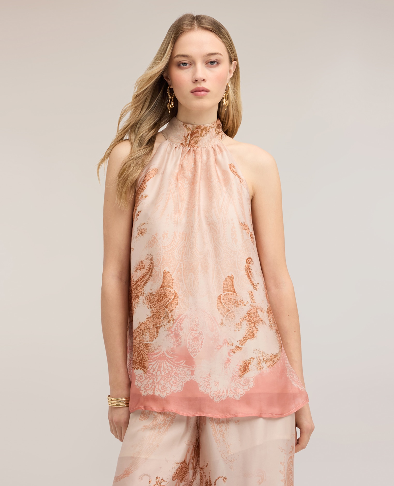 Top de mujer de raso con estampado y cuello fruncido ajuste regular escote halter con cuello alto - Motivi - Rosa Rosa-1