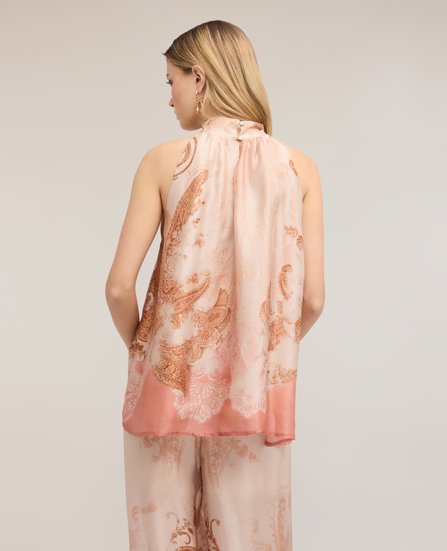 Top de mujer de raso con estampado y cuello fruncido ajuste regular escote halter con cuello alto - Motivi - Rosa Rosa-2