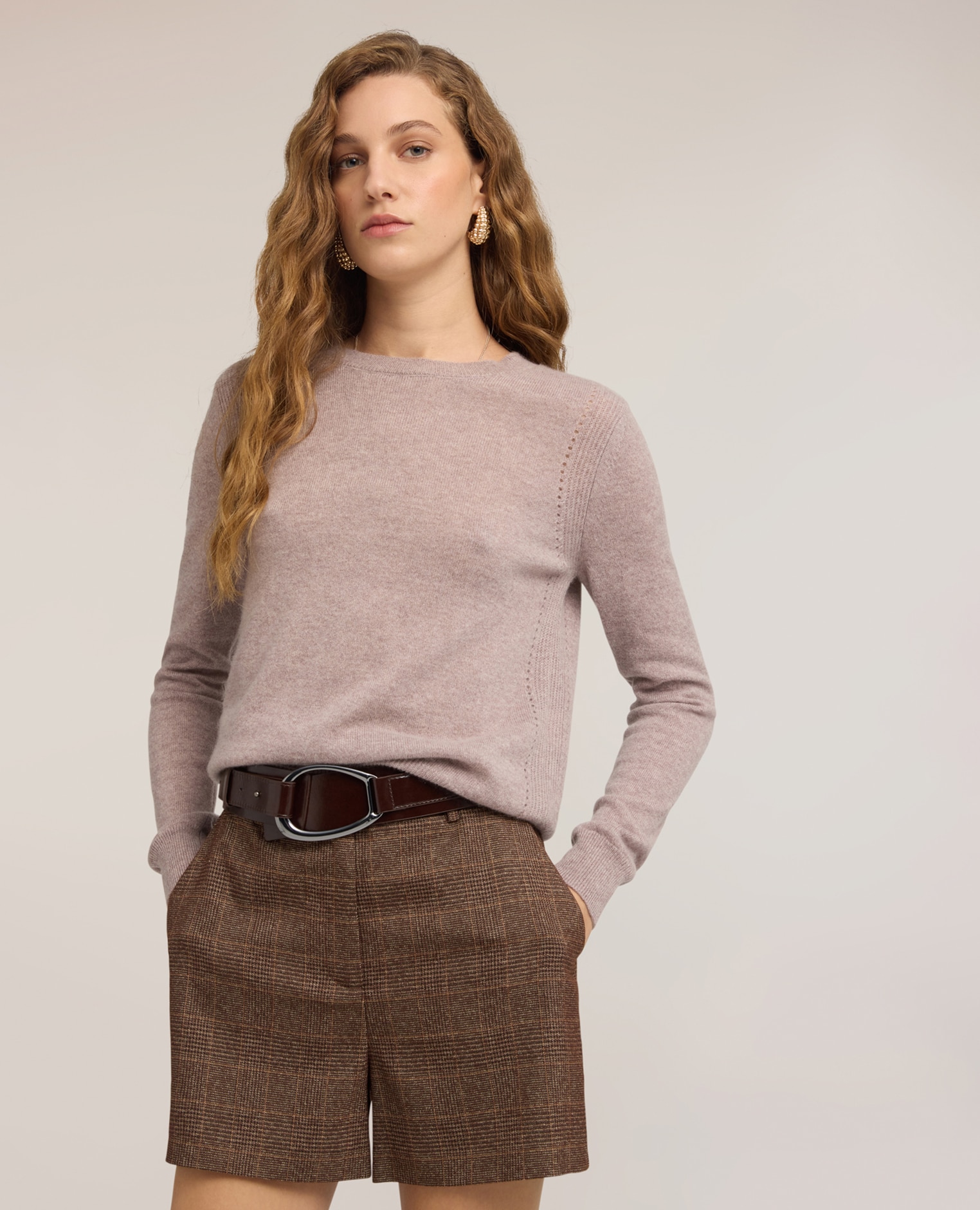 Imagen 1 de Jersey de mujer de cuello redondo en cachemir ajuste regular longitud media Beige