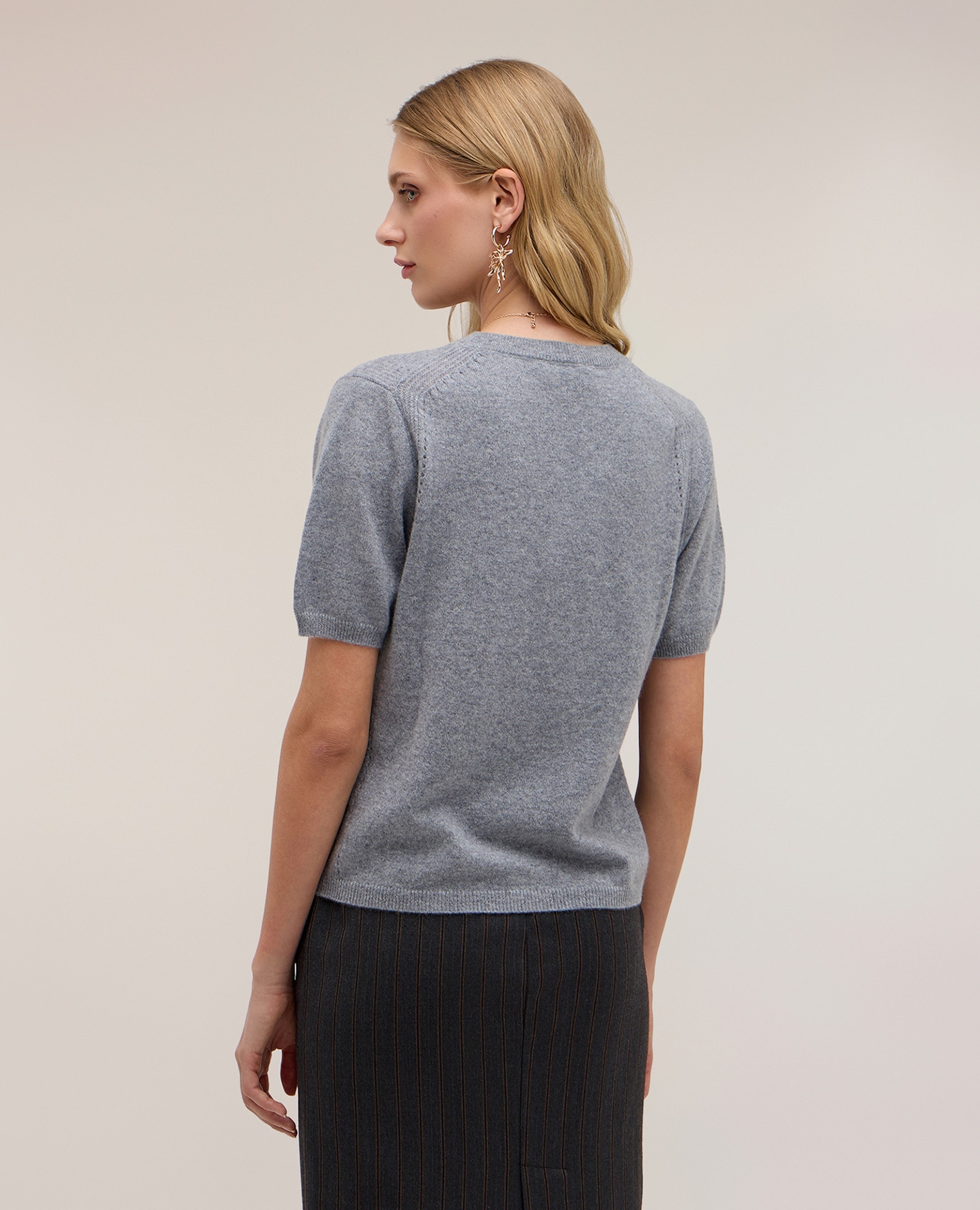 Jersey de mujer de cachemira con detalle de calado cuello redondo mangas cortas - Motivi - Gris Gris-2