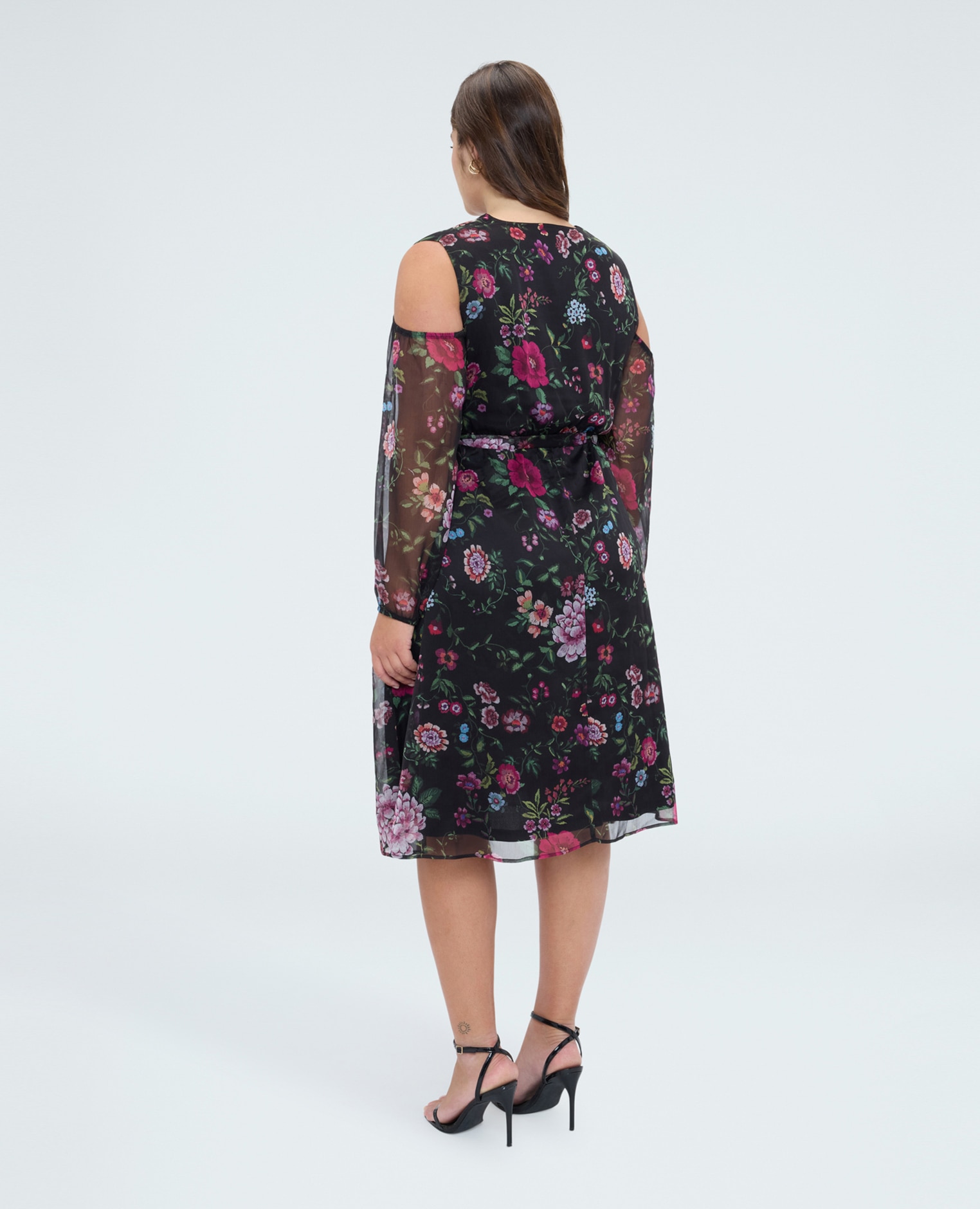 Vestido dream estampado flores y cut-out escote en v cruzado y cinturón en la cintura para anudar - Fiorella Rubino - Negro Negro-2