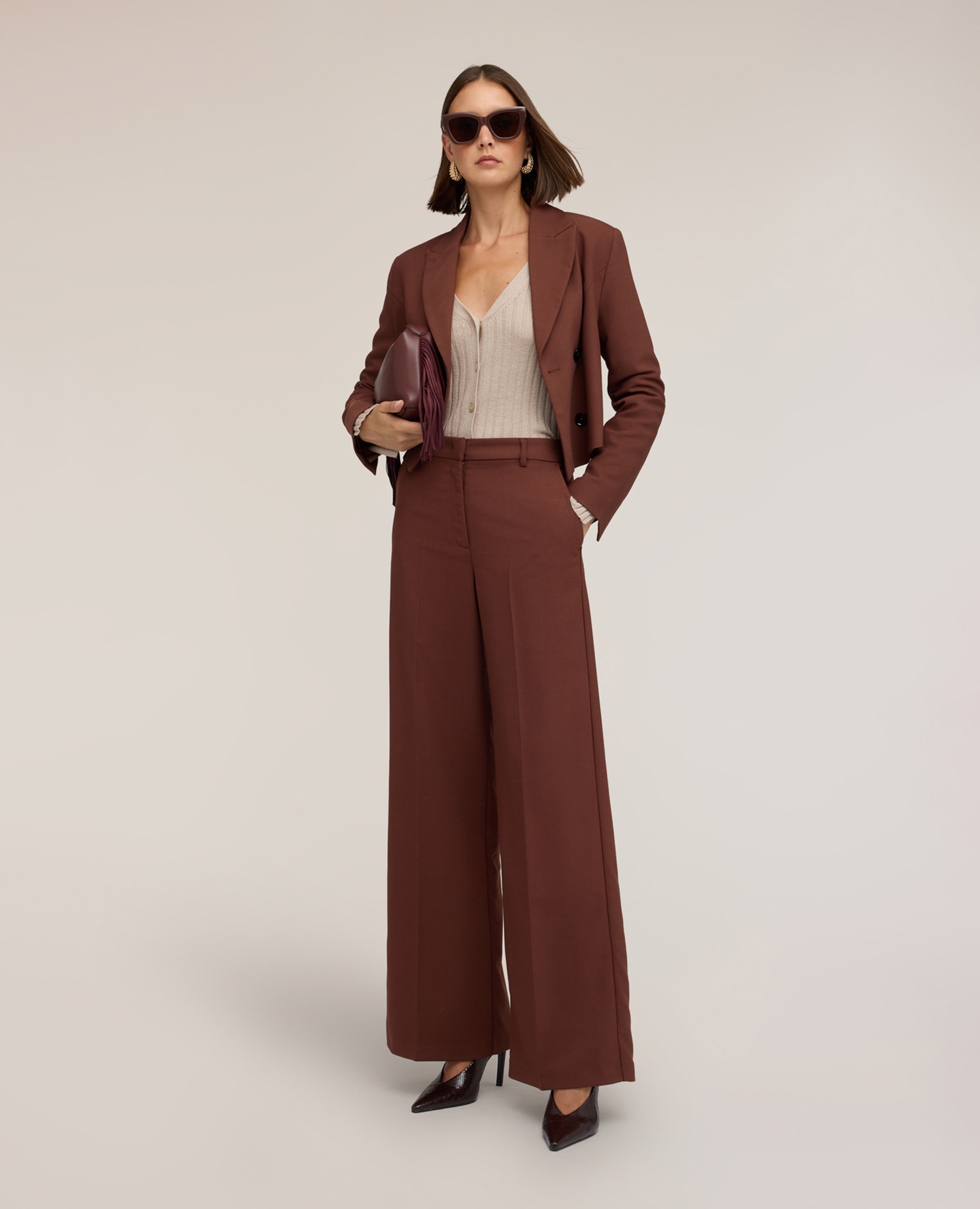 Imagen 0 de Pantalones de mujer palazzo de talle alto con pinza marcada ajuste ancho cierre con corchetes y cremallera Marrón