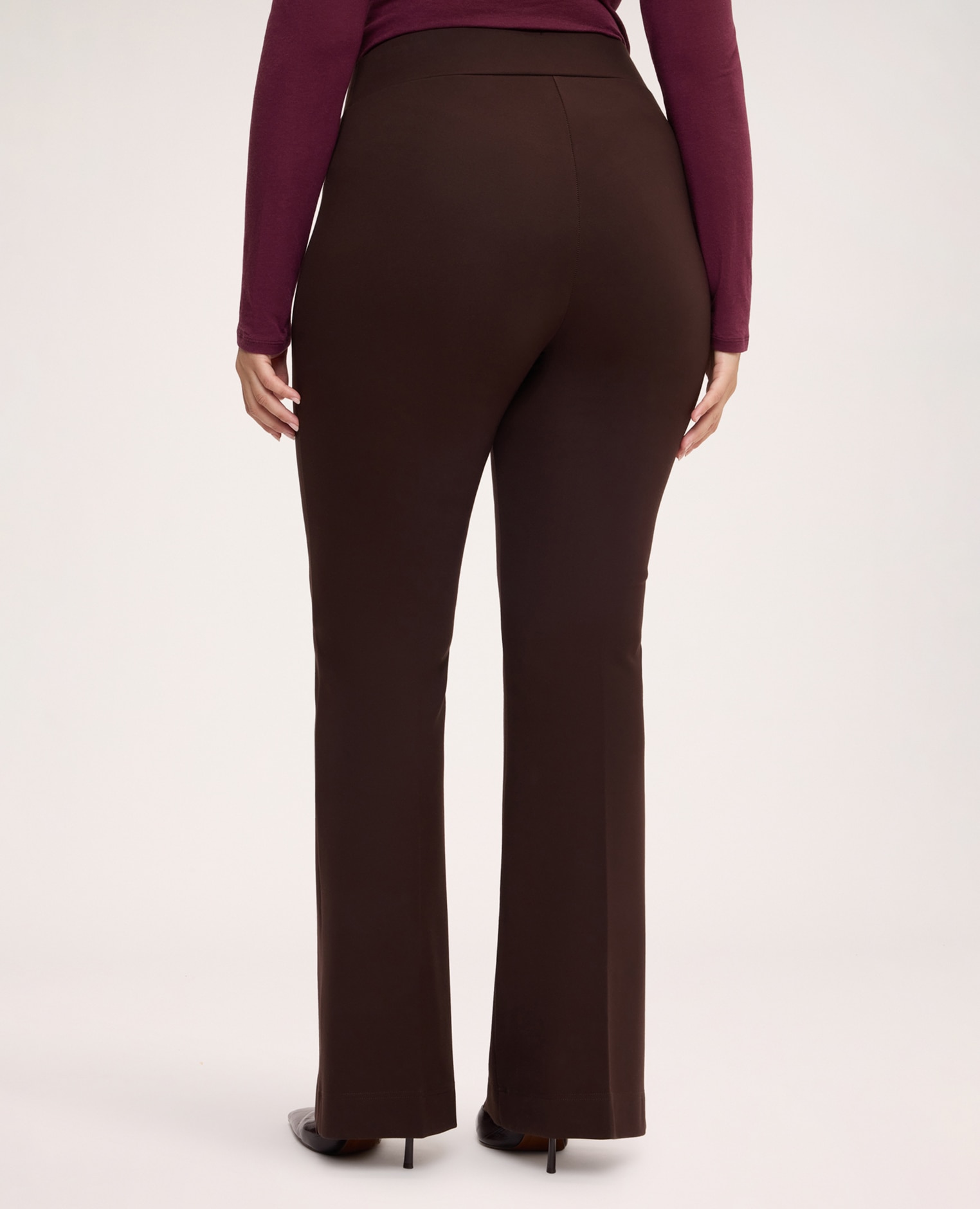 Imagen 2 de Pantalones de mujer acampanados en punto milano ajuste y diseño para el máximo confort - Fiorella Rubino - Marrón Marrón