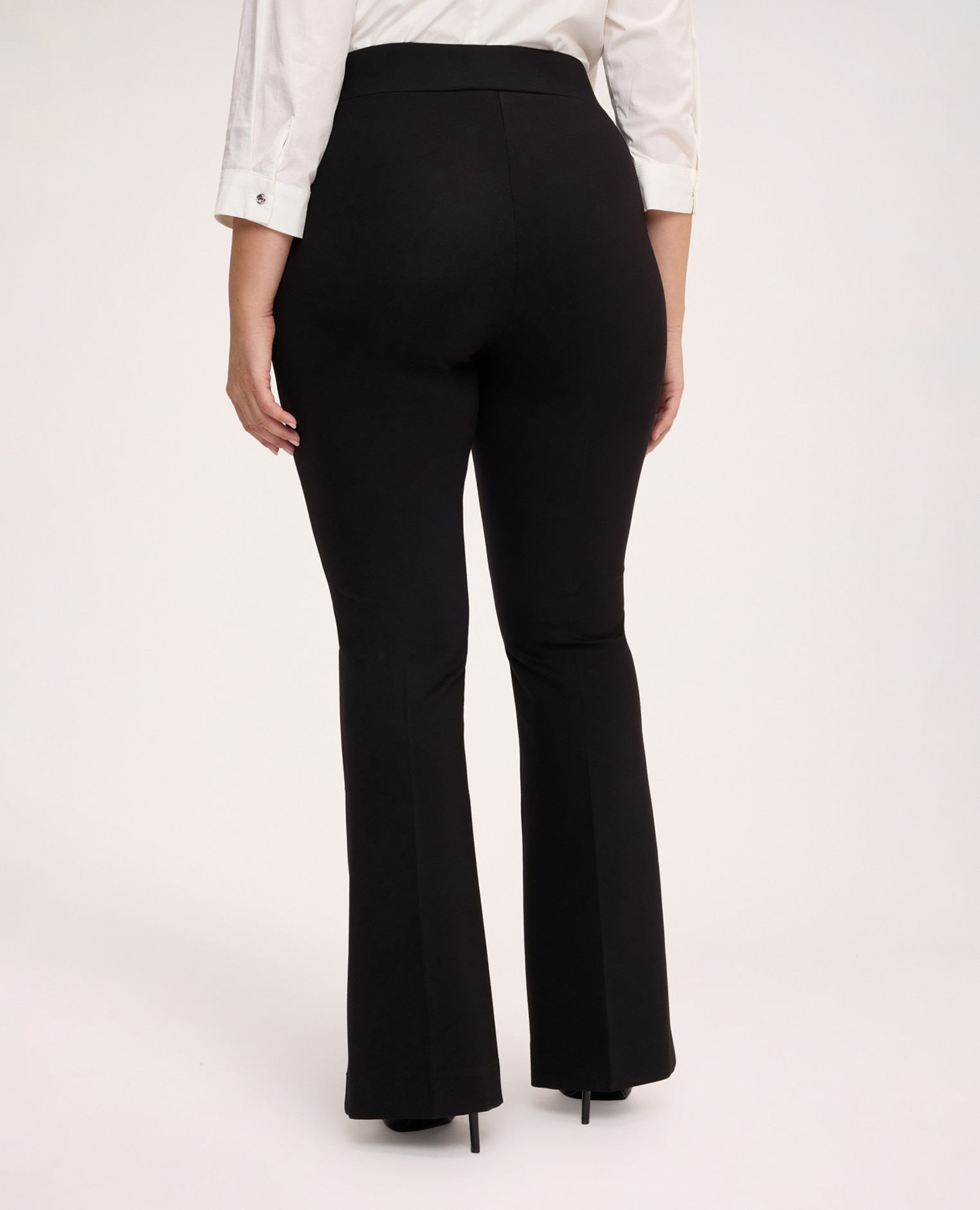 Imagen 2 de Pantalones de mujer acampanados en punto milano ajuste y diseño para el máximo confort - Fiorella Rubino - Negro Negro