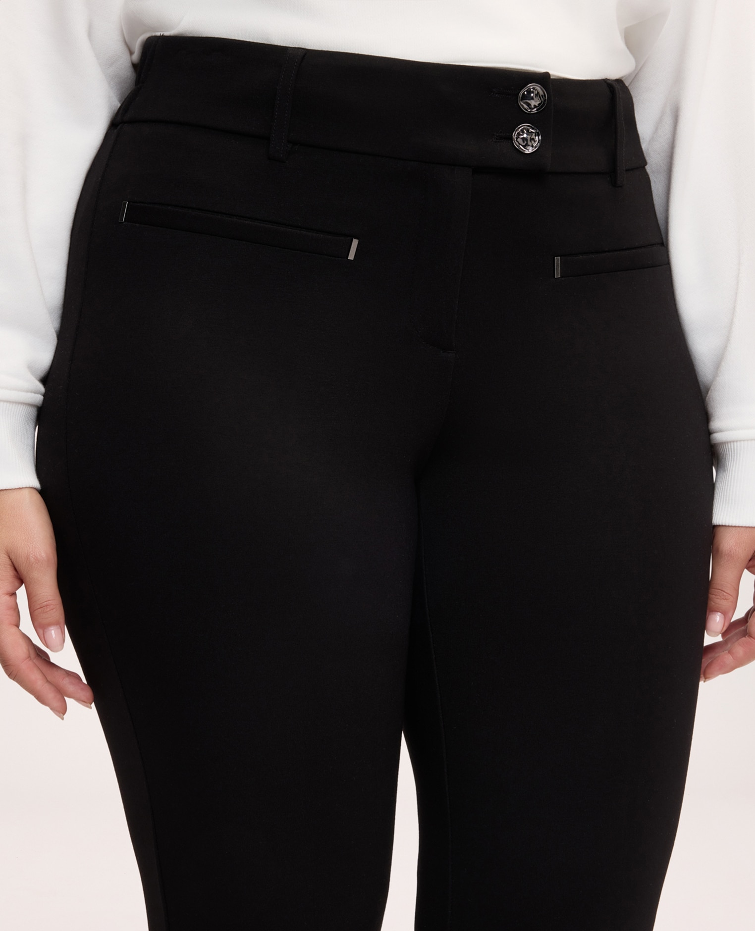 Imagen 4 de Pantalones de mujer kick flare en punto milano ajuste y diseño para el máximo confort - Fiorella Rubino - Negro Negro