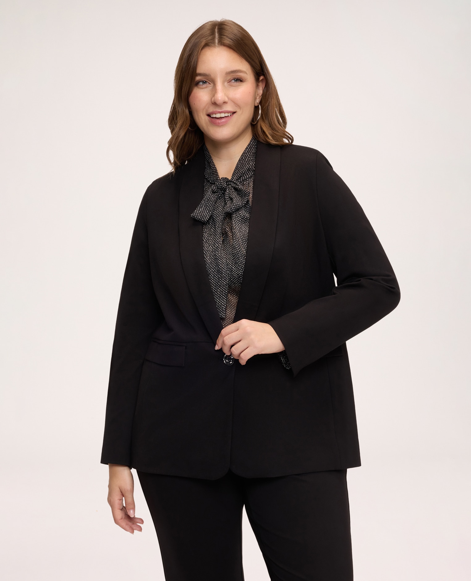 Imagen 1 de Blazer de mujer en punto milano cuello con solapa bolsillos de vivo con solapa y forro con estampado de corazones - Fiorella Rubino - Negro Negro