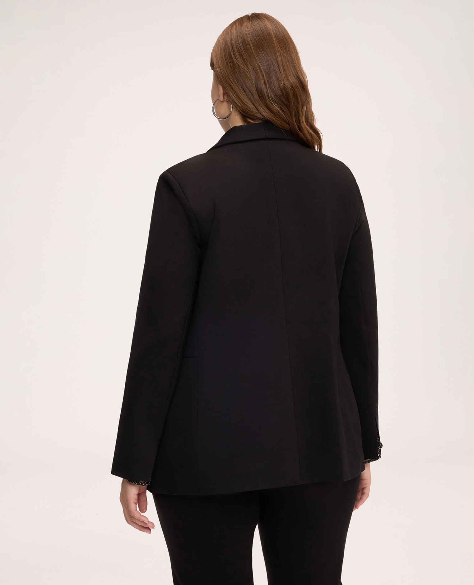 Imagen 2 de Blazer de mujer en punto milano cuello con solapa bolsillos de vivo con solapa y forro con estampado de corazones - Fiorella Rubino - Negro Negro