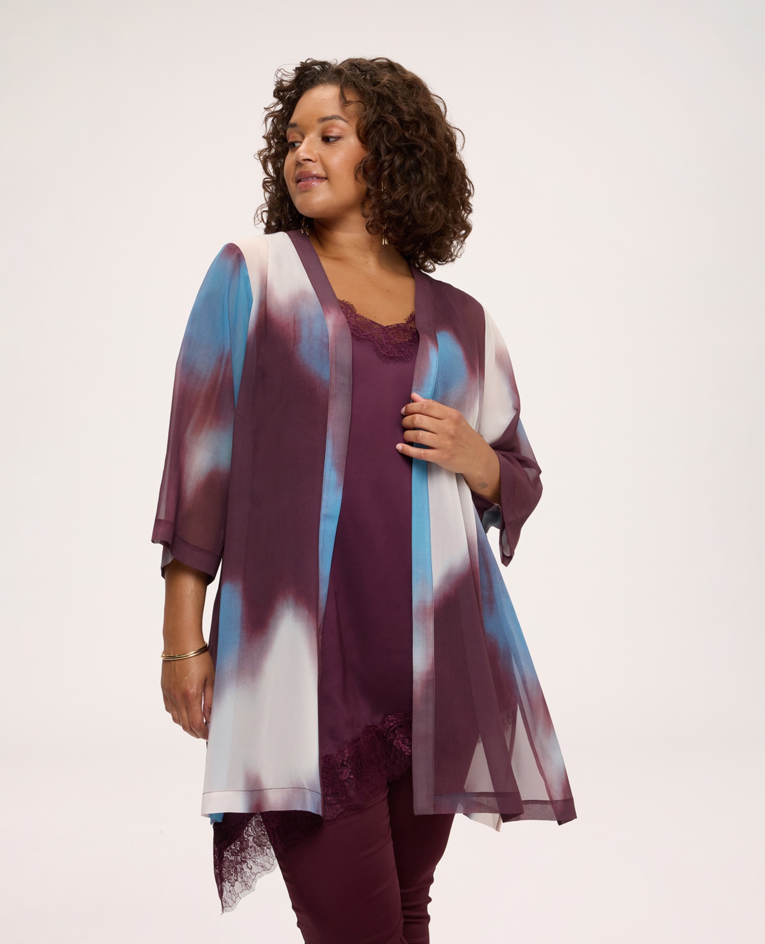 Kimono de mujer abierto con estampado degradado mangas tipo kimono con dobladillo acabado bordes delanteros con perfil en contraste - Fiorella Rubino - Burdeos Burdeos-1