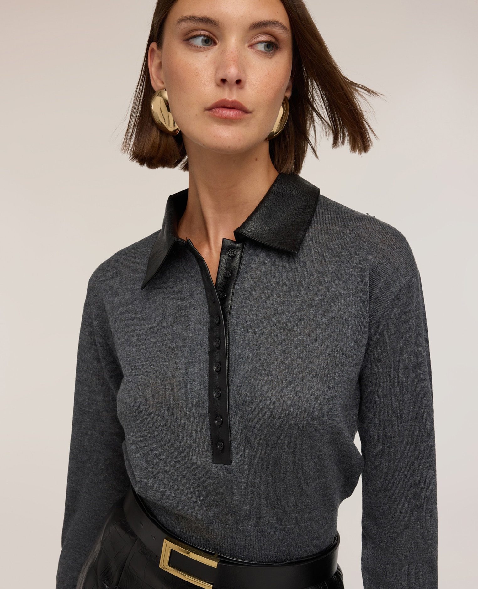 Polo de mujer de punto mezcla de lana con cuello en contraste ajuste entallado cierre con botones a la vista en el delantero - Motivi - Gris Gris-4