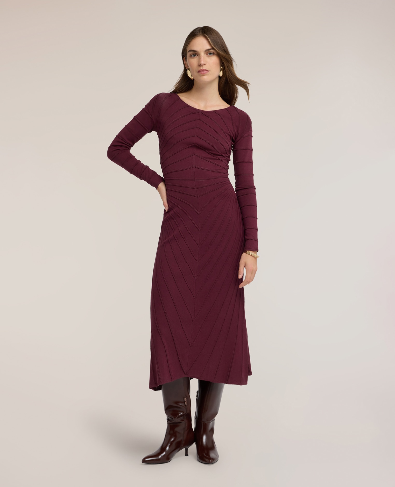 Vestido tubo de punto fino con textura en relieve largo midi con bajo acampanado - Motivi - Burdeos Burdeos-3