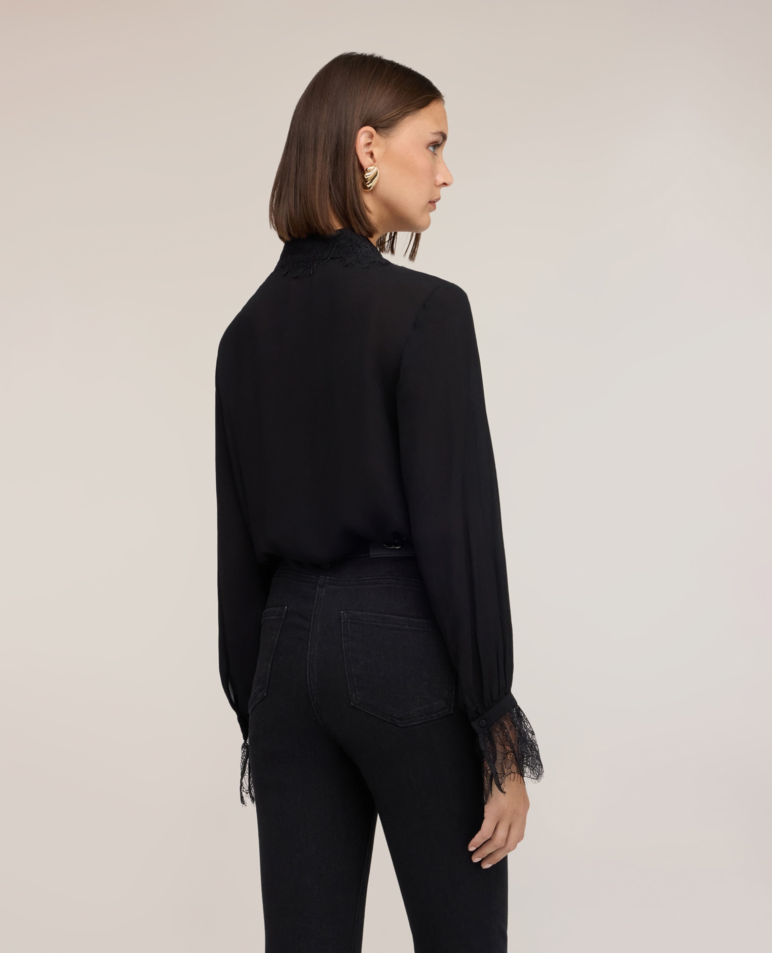 Camisa de mujer de crepé de china con detalles de encaje ajuste regular cierre frontal con botones a la vista - Motivi - Negro Negro-2