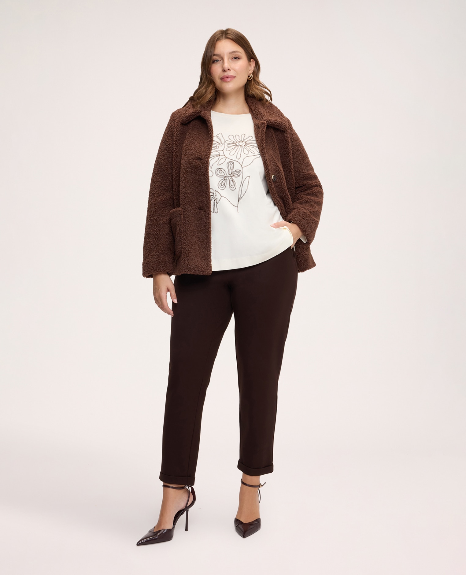 Imagen 3 de Chaqueta de mujer efecto teddy con cuello camisero mangas largas y bolsillos aplicados en el delantero - Fiorella Rubino - Marrón Marrón