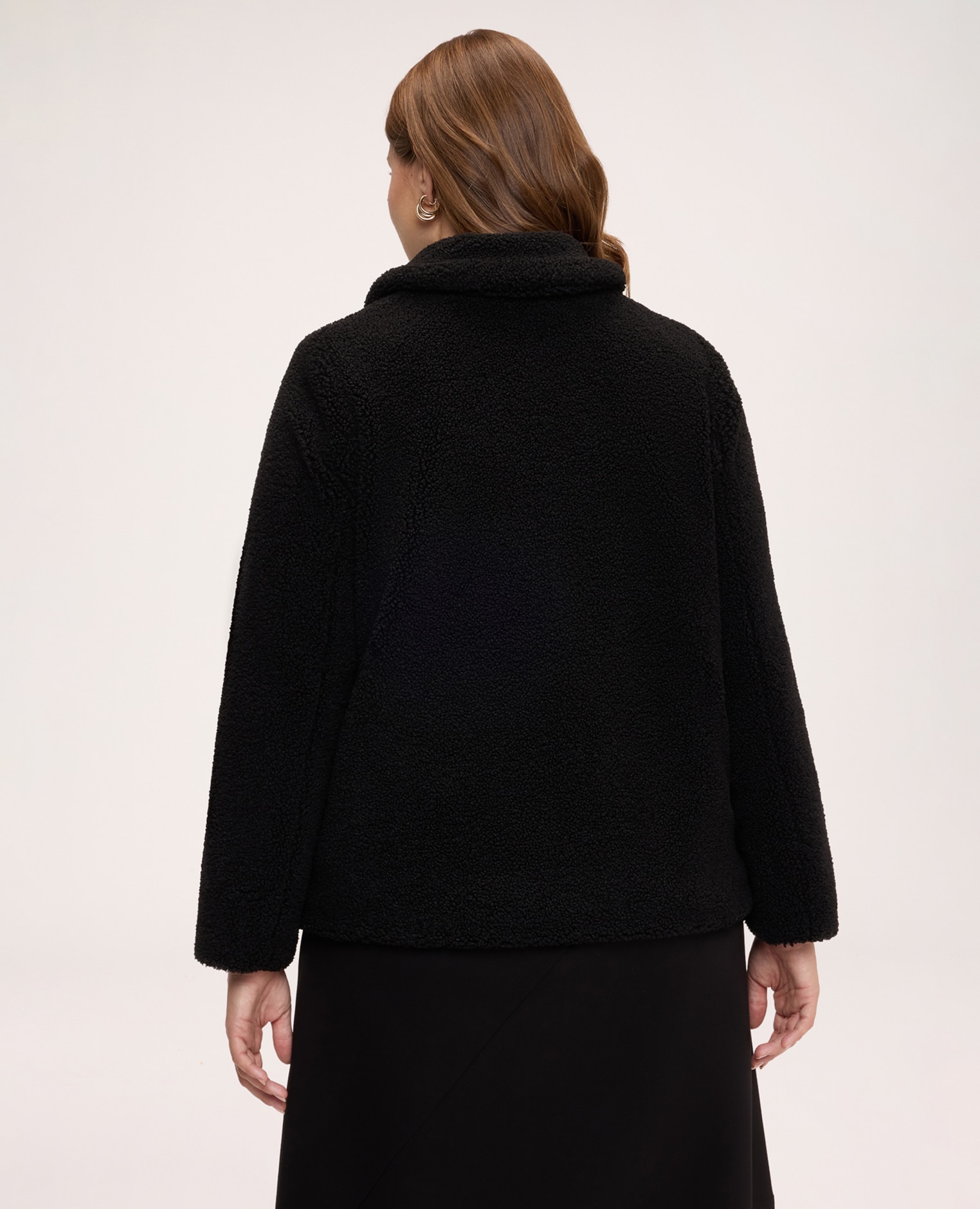 Imagen 2 de Chaqueta de mujer efecto teddy con cuello camisero mangas largas y bolsillos aplicados en el delantero - Fiorella Rubino - Negro Negro