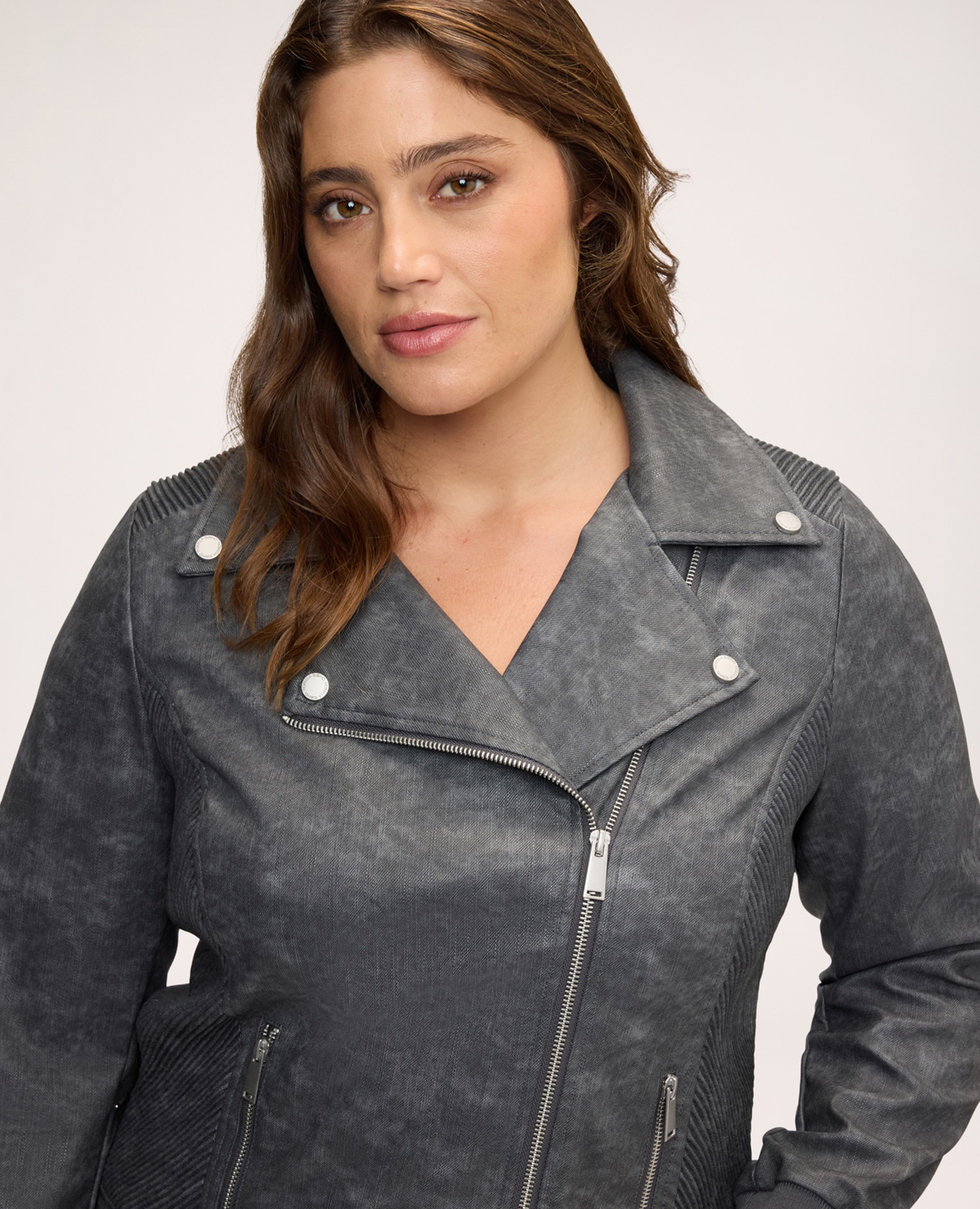 Chaqueta de mujer biker con puños de punto elástico bolsillos verticales cerrados con cremallera e insertos acolchados en las mangas - Fiorella Rubino - Gris Gris-4
