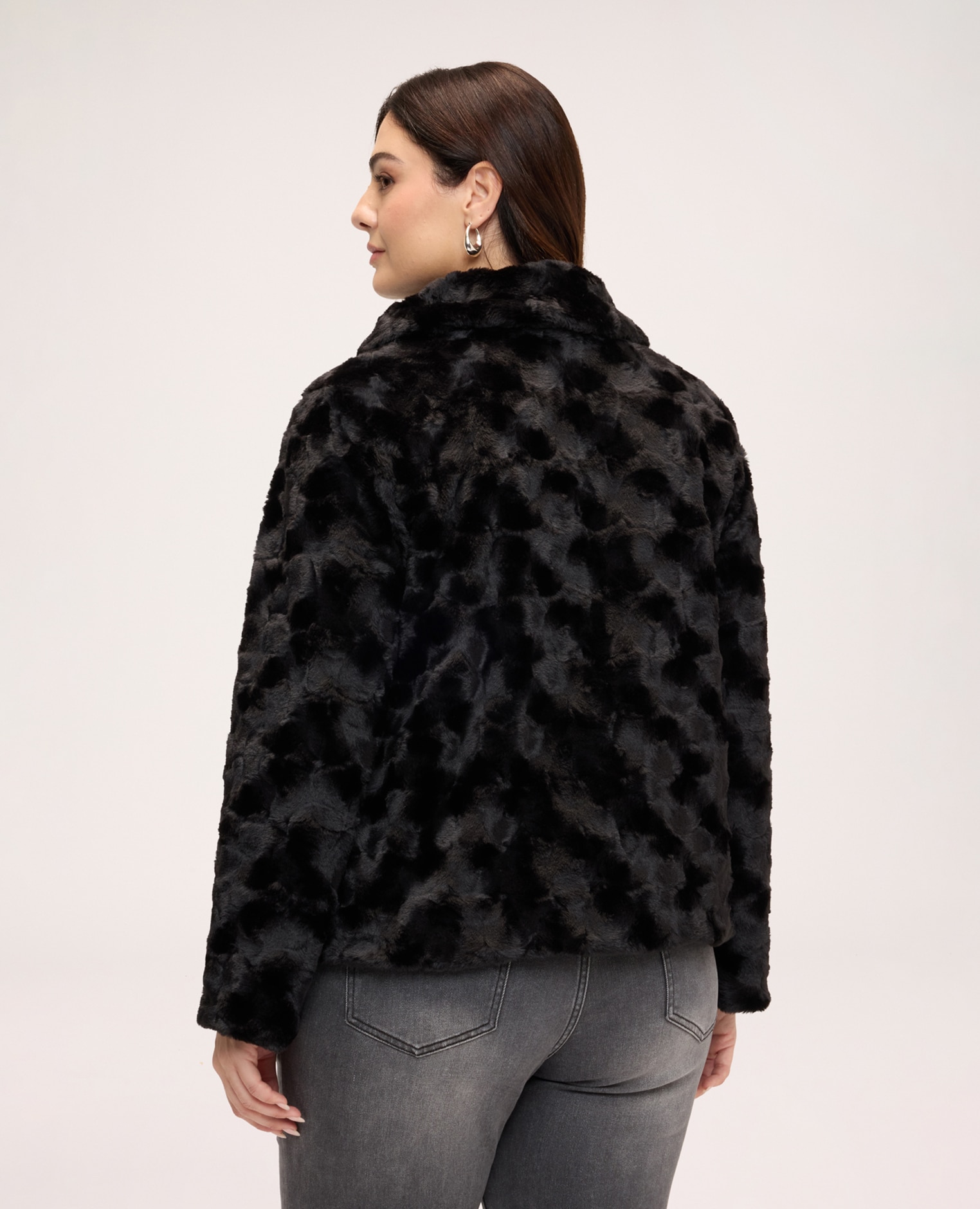 Imagen 2 de Chaqueta de mujer corta de peluche textura de efecto suave y voluminoso - Fiorella Rubino - Negro Negro