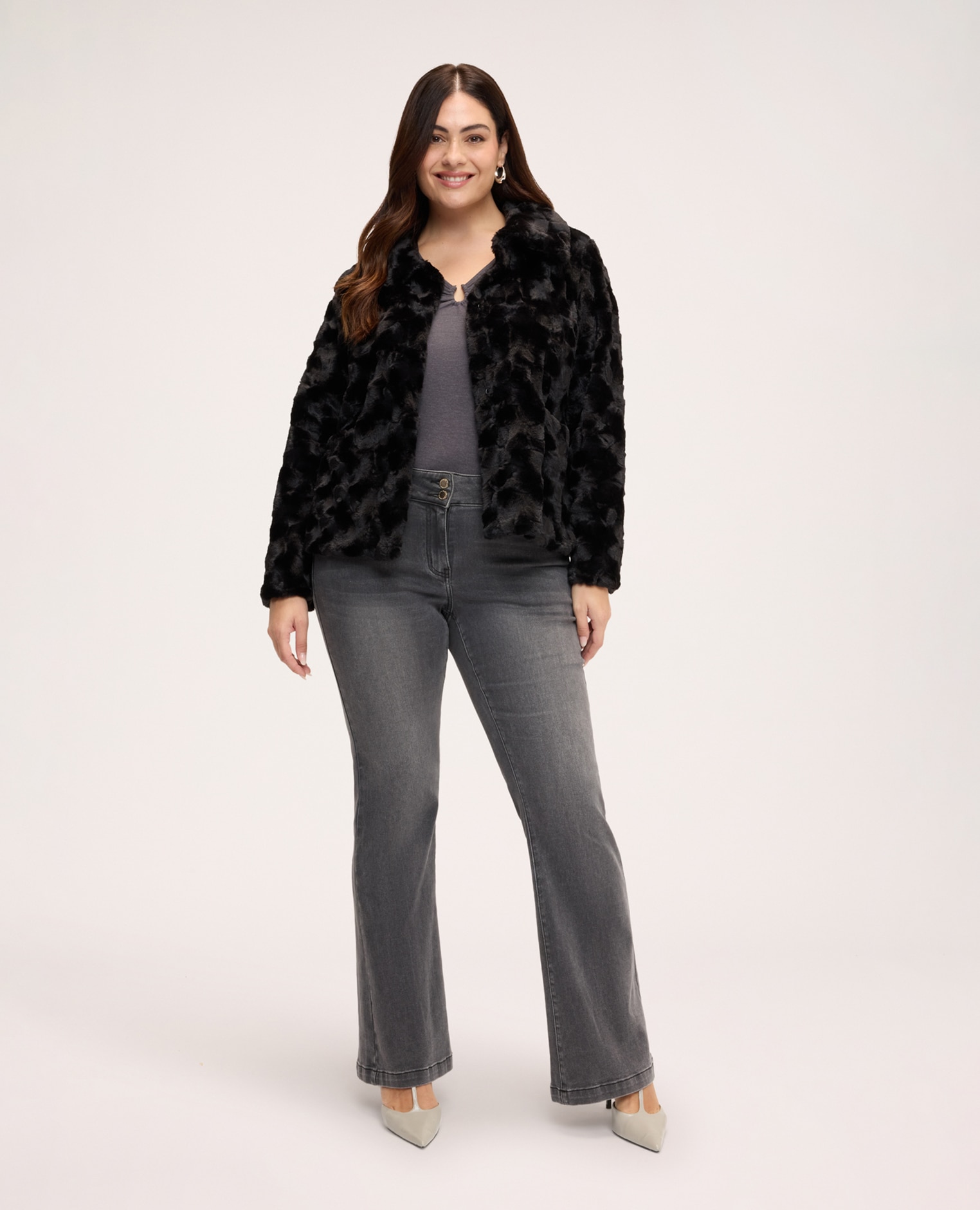 Imagen 3 de Chaqueta de mujer corta de peluche textura de efecto suave y voluminoso - Fiorella Rubino - Negro Negro