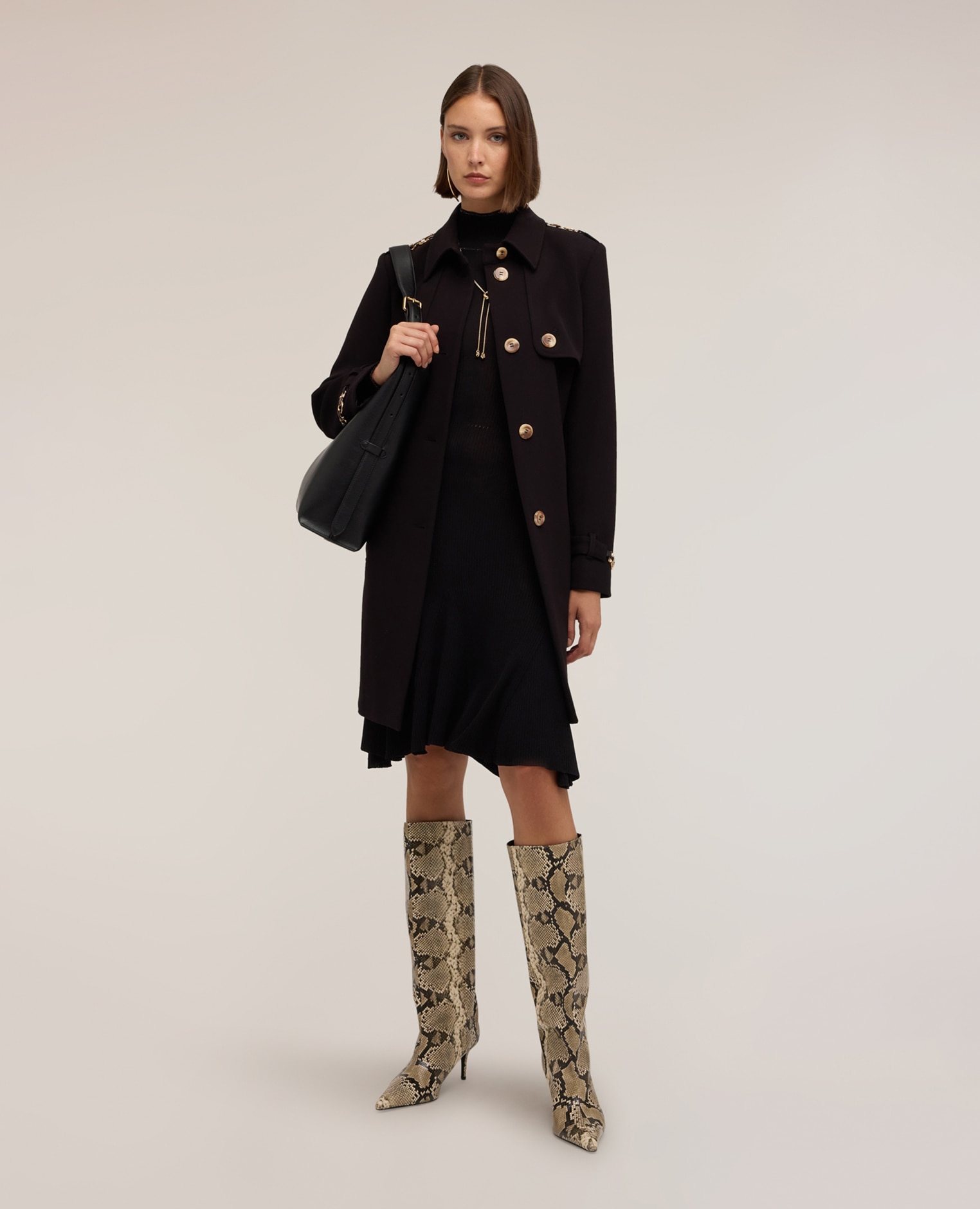 Trench de mujer con cinturón mezcla viscosa ajuste regular cierre de botonadura simple con botones a la vista y cuello clásico - Motivi - Negro Negro-3