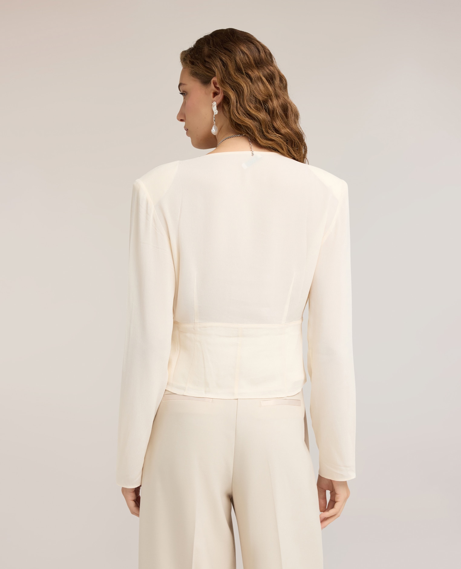 Camisa de mujer en crepé de china con botones forrados ajuste entallado con cierre frontal de botones forrados - Motivi - Blanco Blanco-2