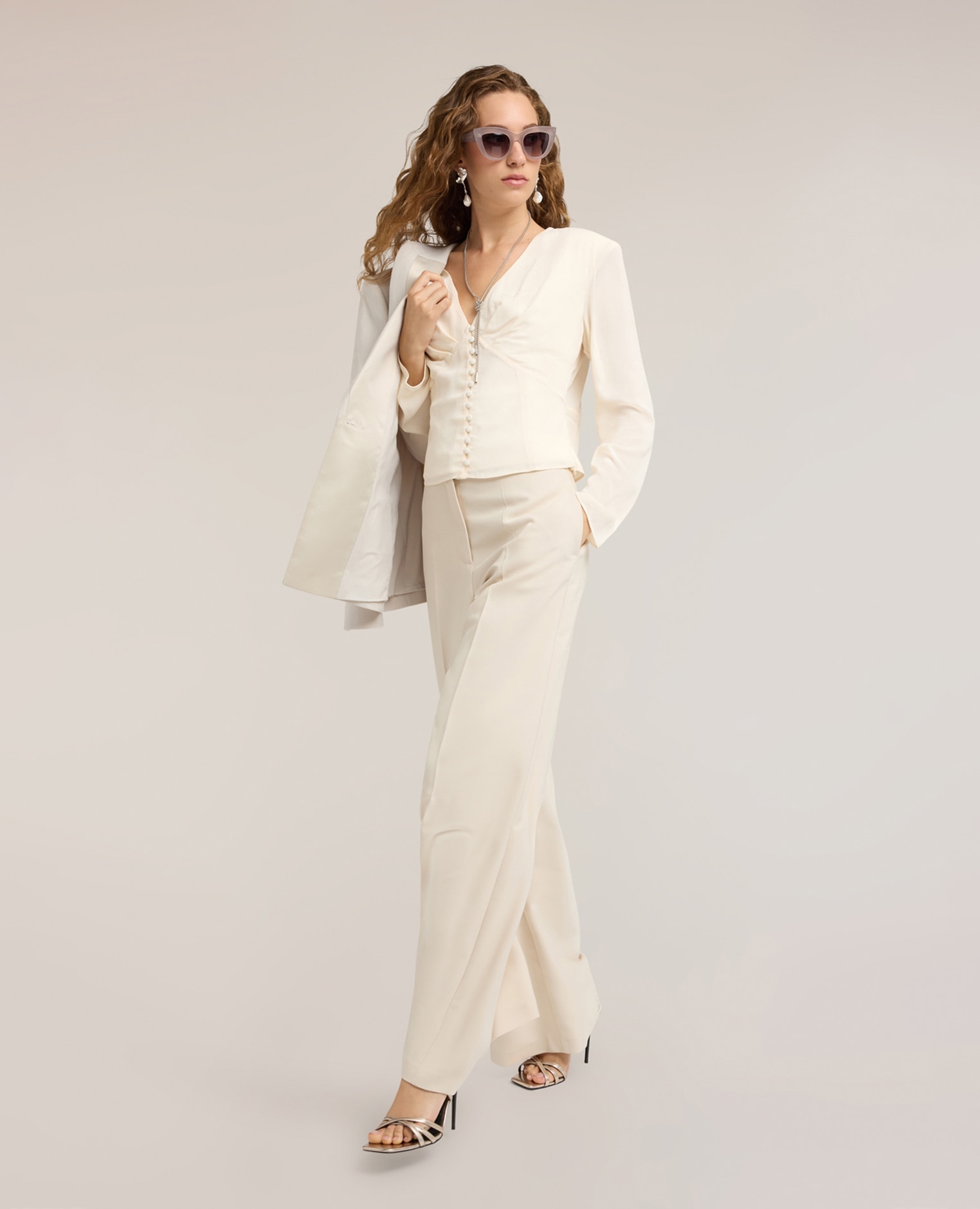 Camisa de mujer en crepé de china con botones forrados ajuste entallado con cierre frontal de botones forrados - Motivi - Blanco Blanco-3
