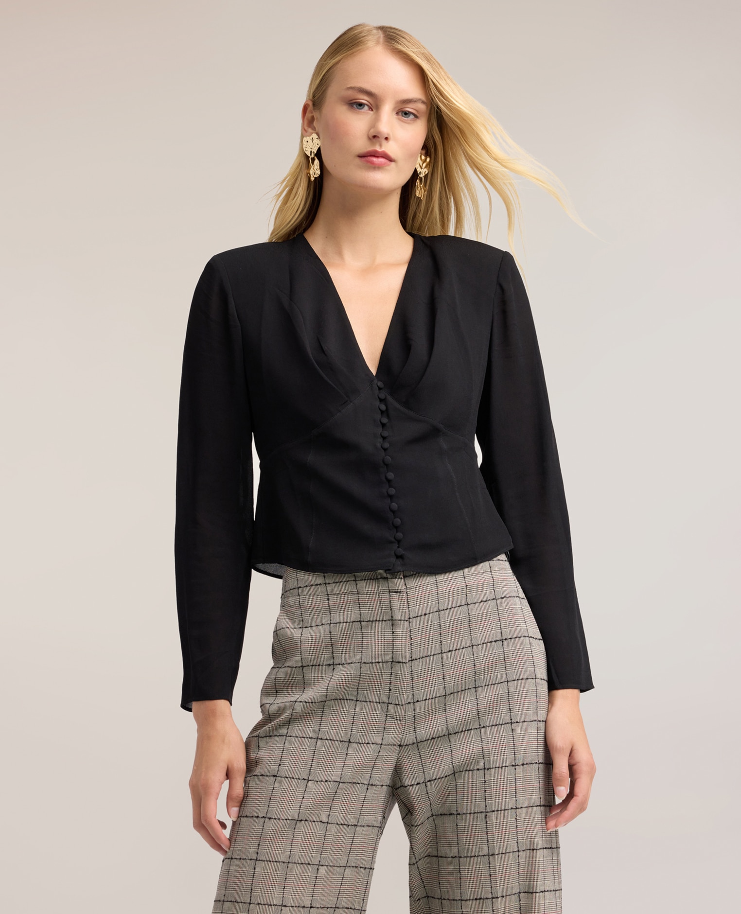 Camisa de mujer en crepé de china con botones forrados ajuste entallado con cierre frontal de botones forrados - Motivi - Negro Negro-1