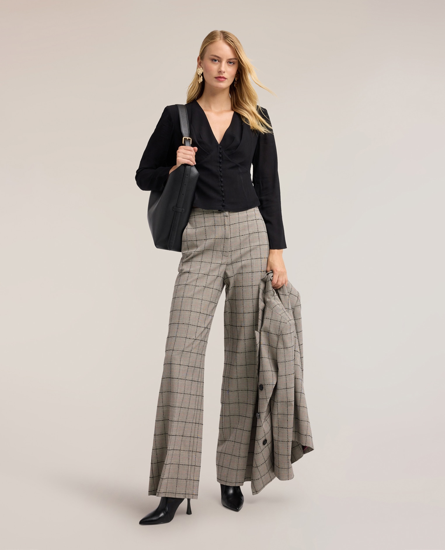 Camisa de mujer en crepé de china con botones forrados ajuste entallado con cierre frontal de botones forrados - Motivi - Negro Negro-3