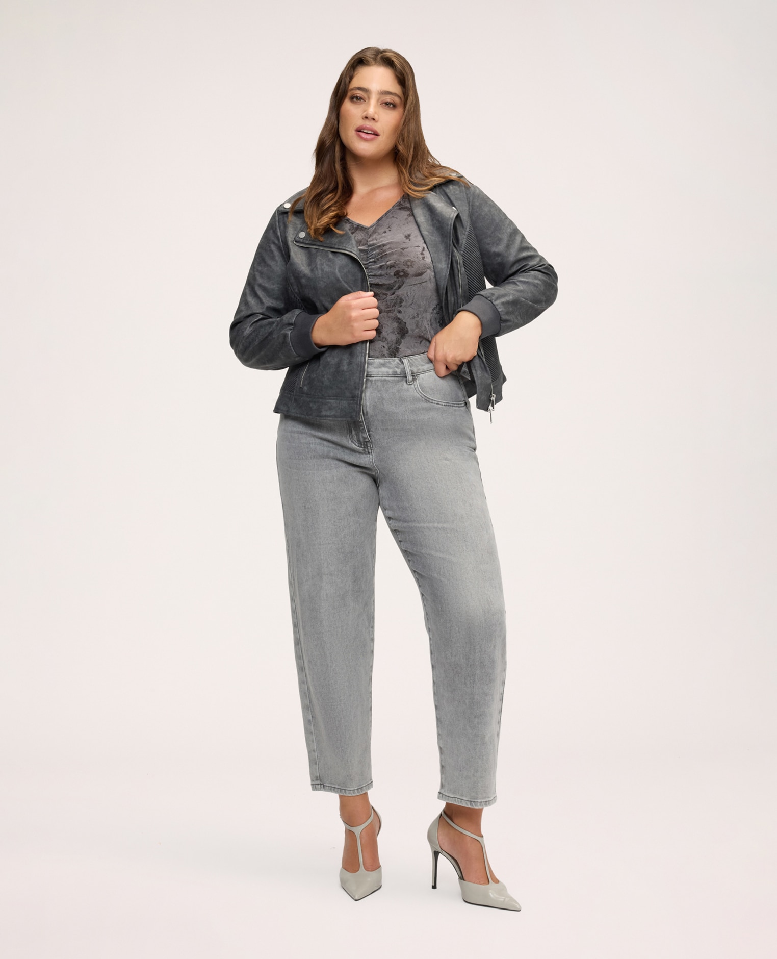Imagen 0 de Jeans de mujer mom fit lavado gris versátiles y fáciles de combinar Gris