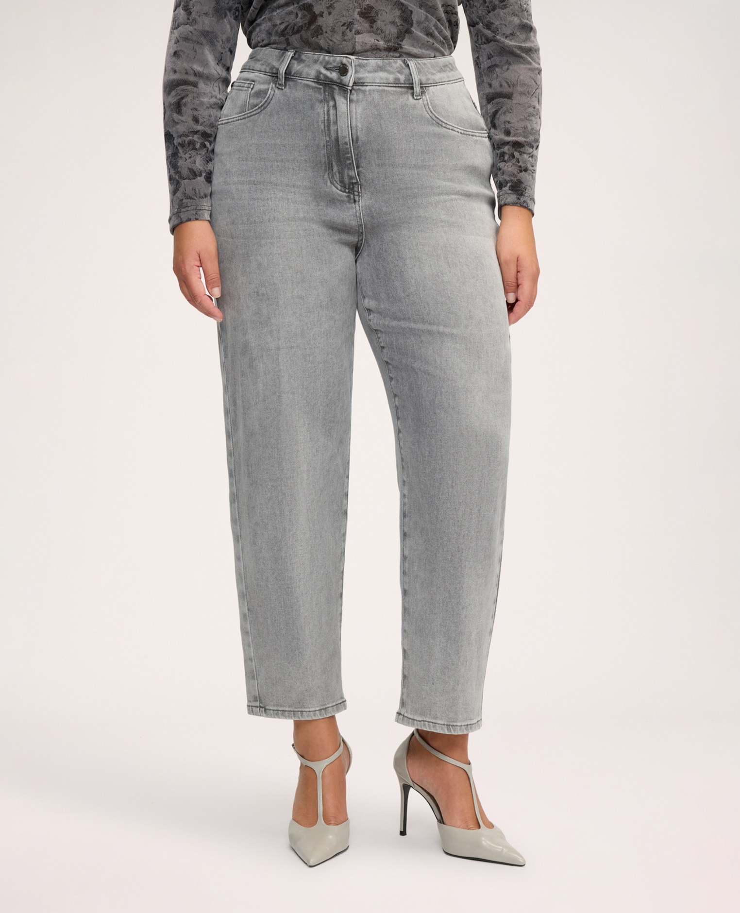 Jeans de mujer mom fit lavado versátiles y fáciles de combinar - Fiorella Rubino - Gris Gris-3