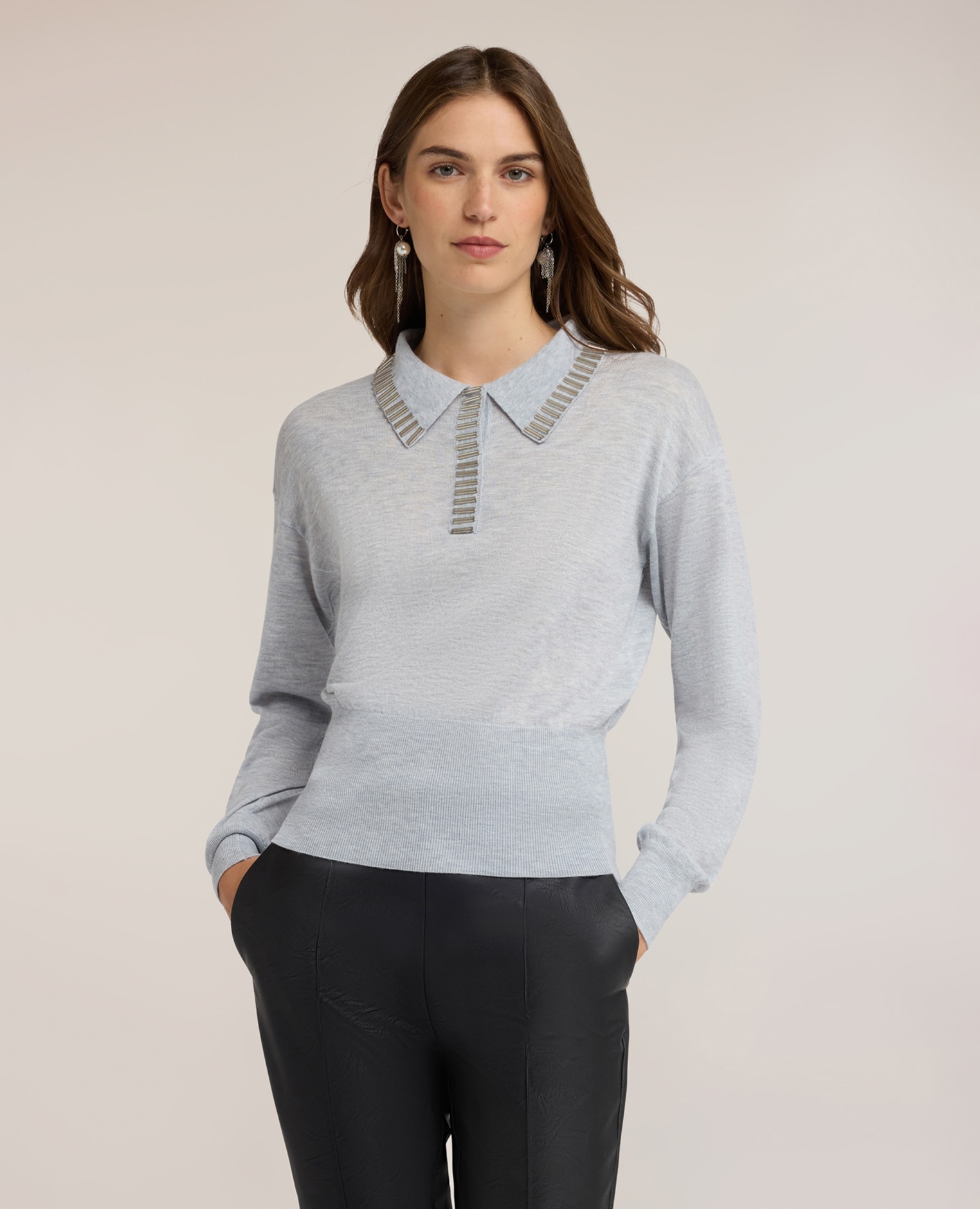 Jersey de mujer polo en mezcla de lana con canalé ajuste regular cuello polo con bordado de canutillos - Motivi - Gris Gris-1