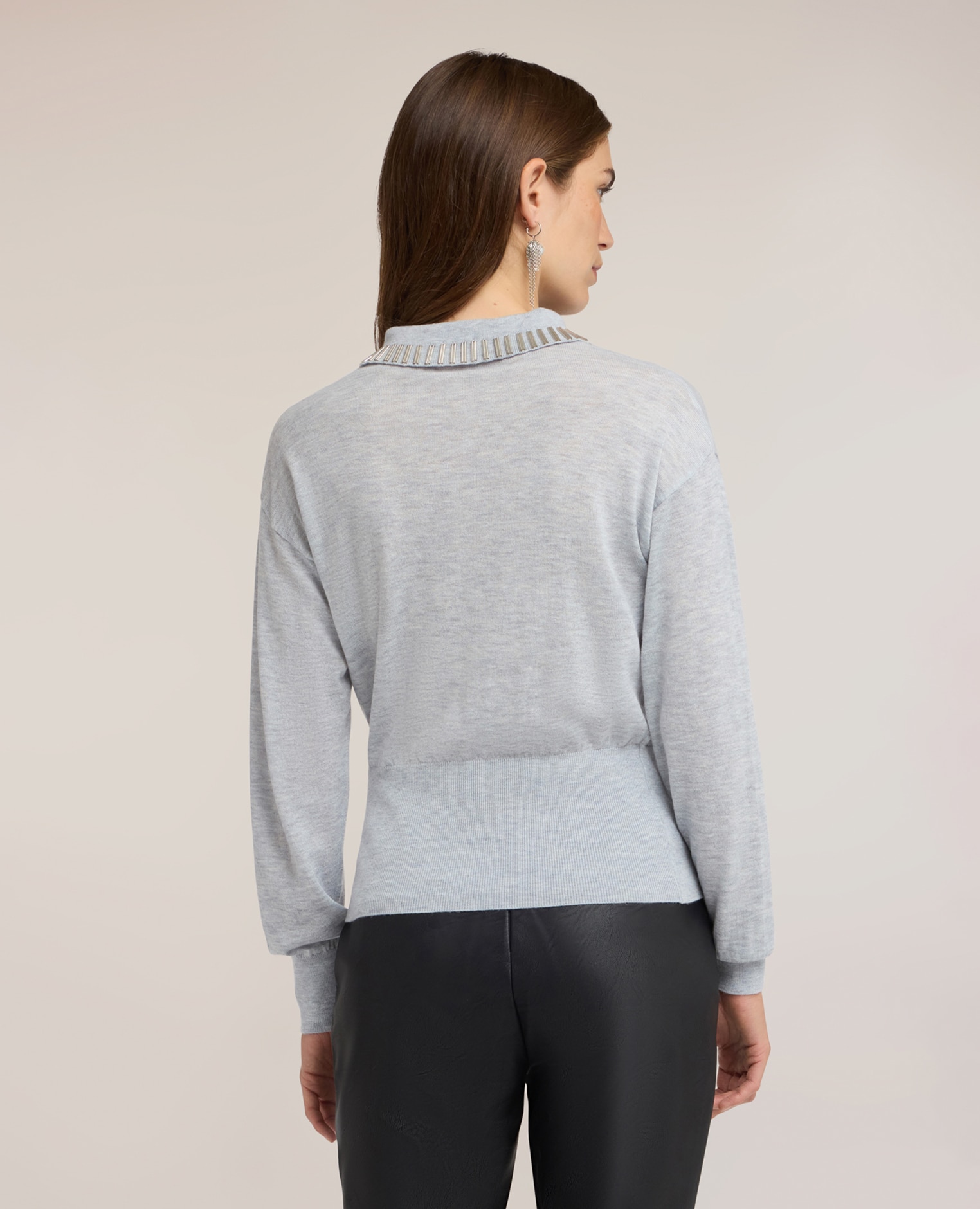 Jersey de mujer polo en mezcla de lana con canalé ajuste regular cuello polo con bordado de canutillos - Motivi - Gris Gris-2