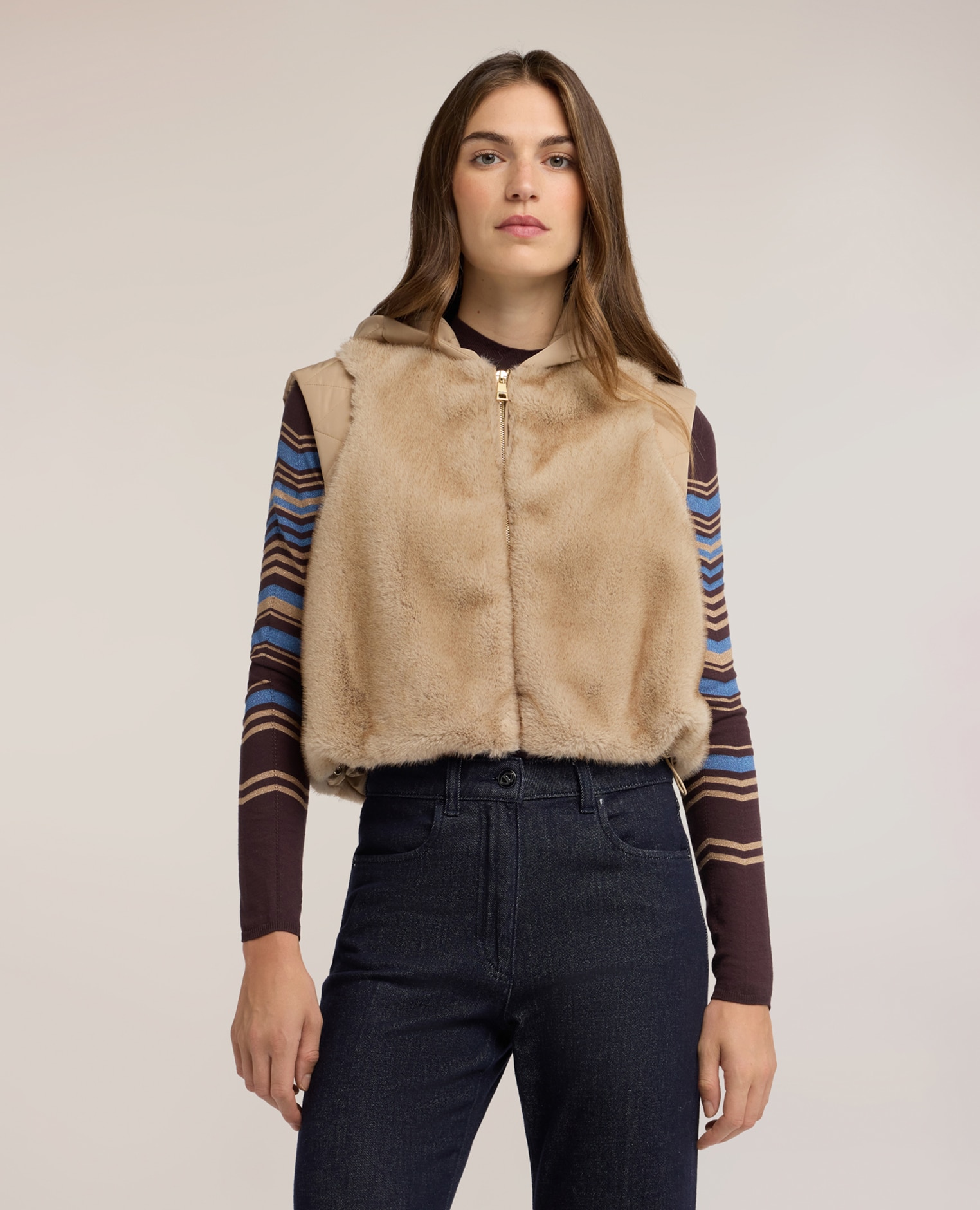Chaleco de mujer con capucha e insertos acolchados escote con capucha y cierre de cremallera - Motivi - Beige Beige-1