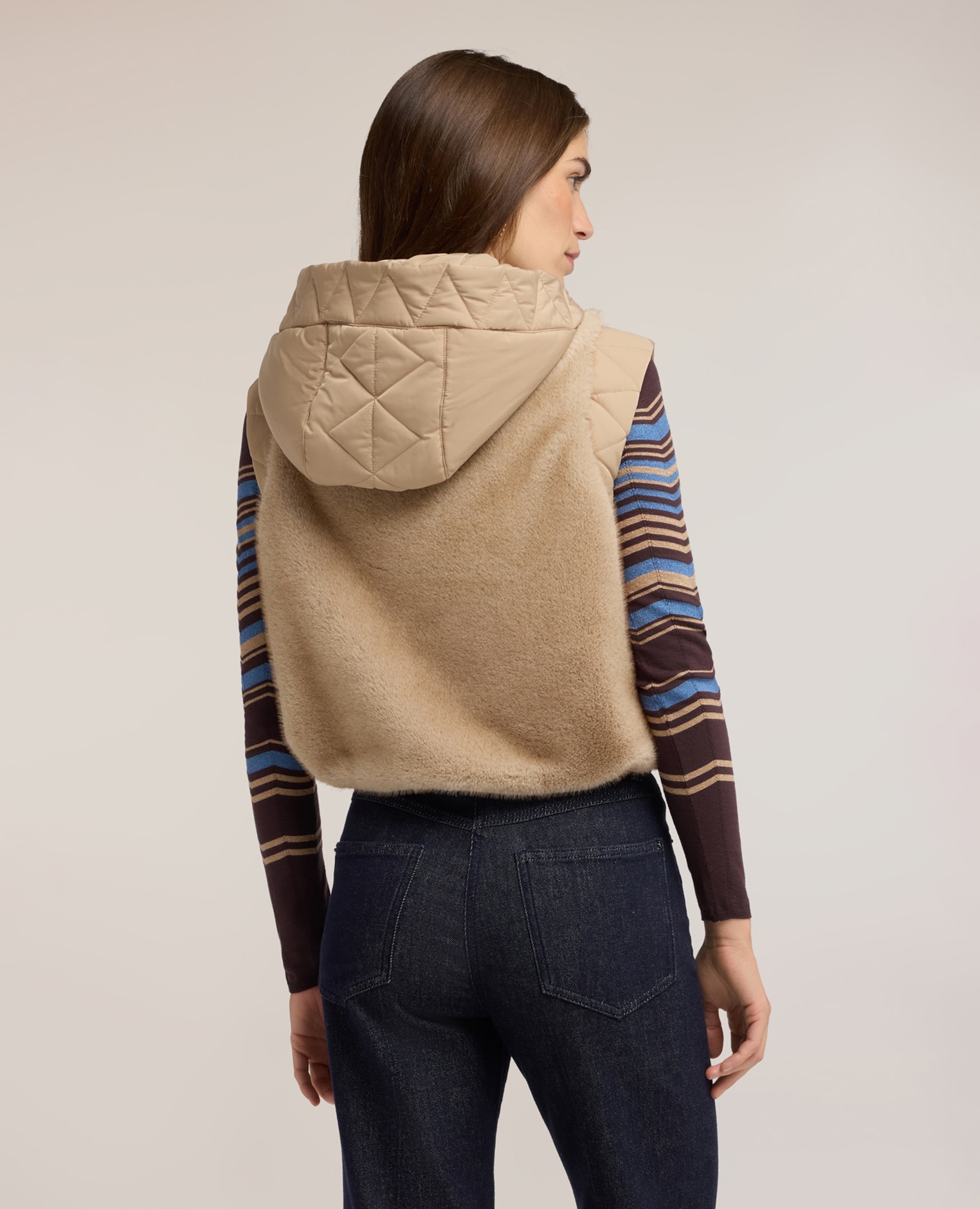 Chaleco de mujer con capucha e insertos acolchados escote con capucha y cierre de cremallera - Motivi - Beige Beige-2
