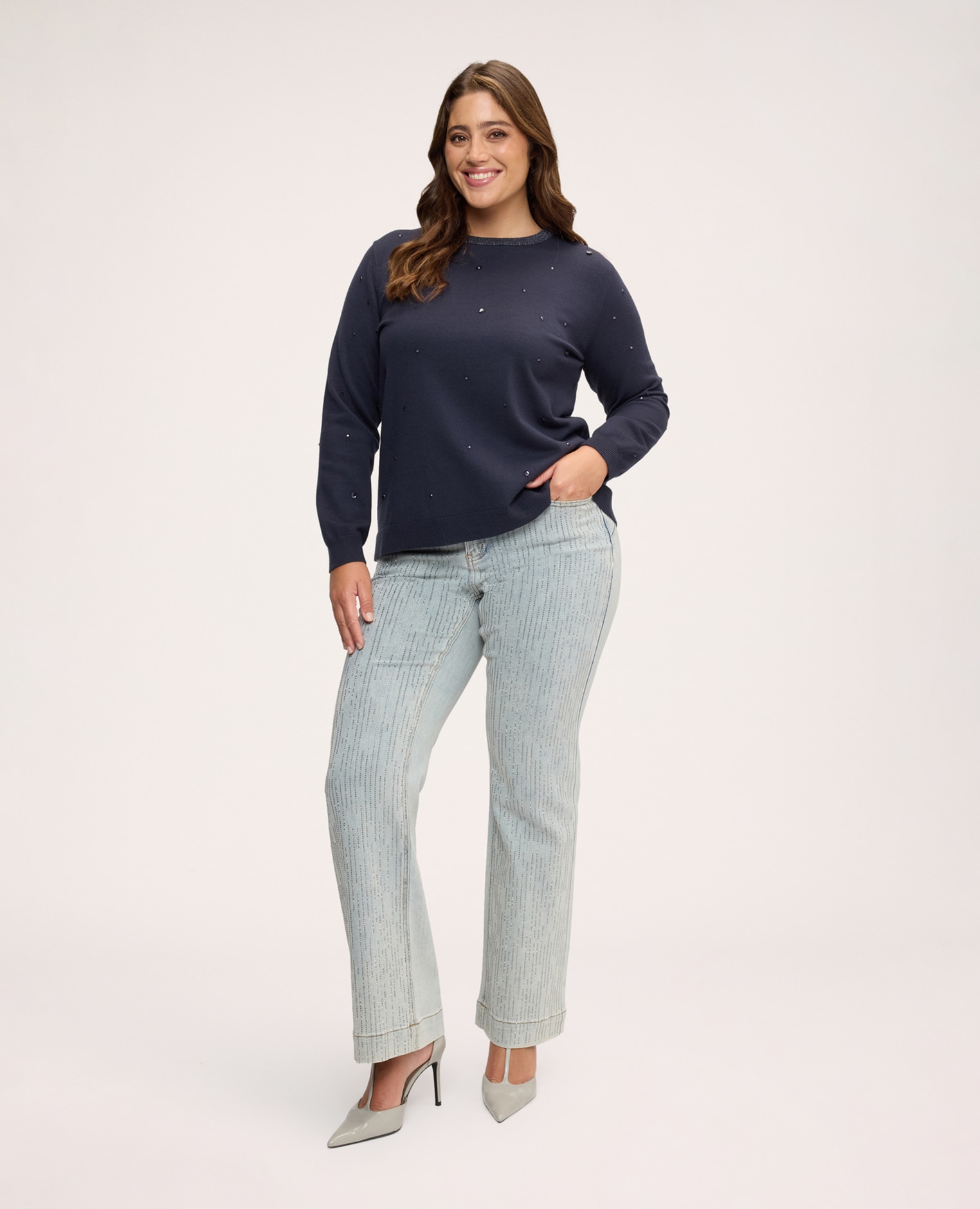 Jersey de mujer de cuello redondo con aplicaciones de joyería aplicaciones tipo joya distribuidas por toda la prenda - Fiorella Rubino - Azul Azul-3