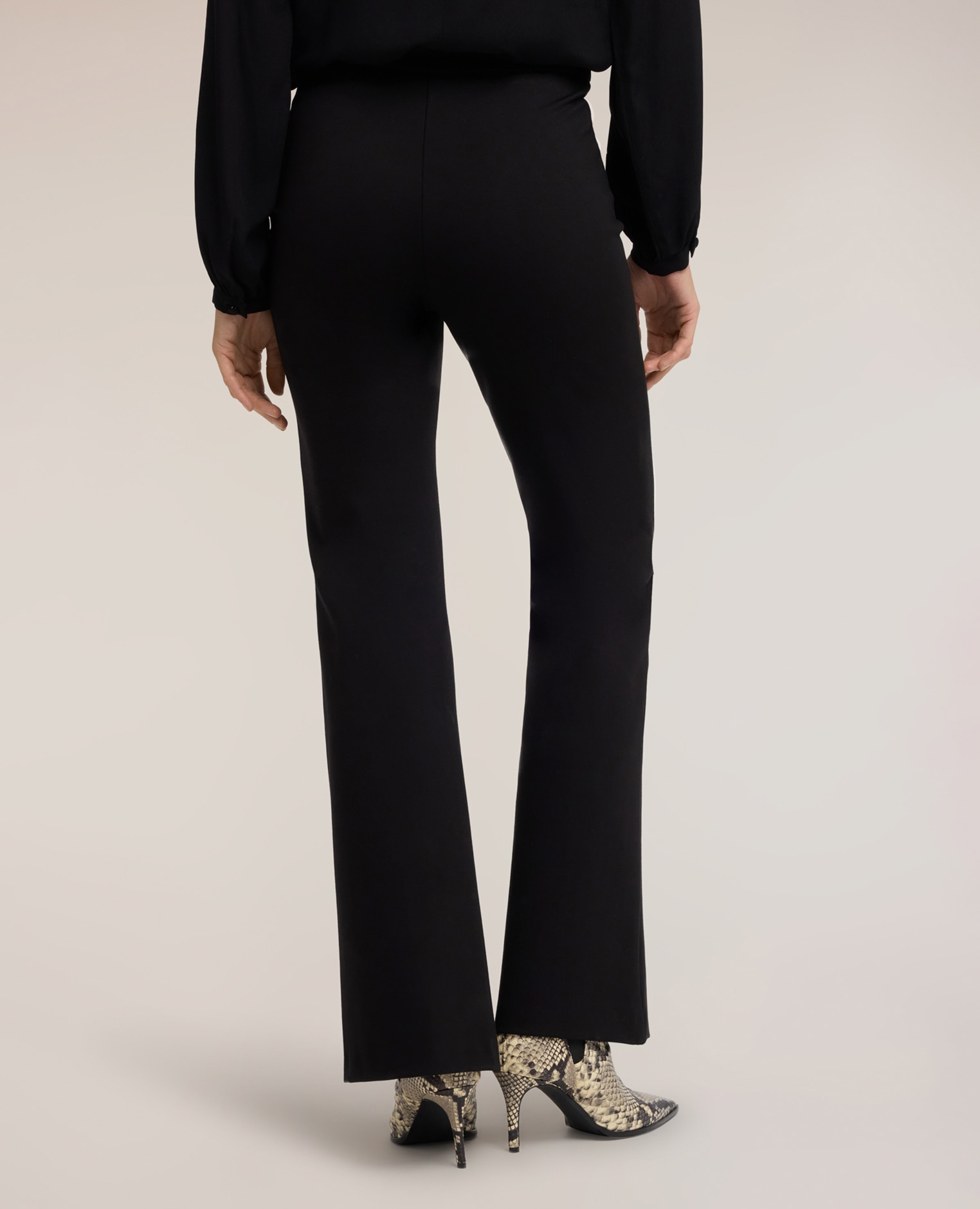 Pantalones de mujer flare en punto milano con cinturón ajuste acampanado cierre lateral con cremallera - Motivi - Negro Negro-2
