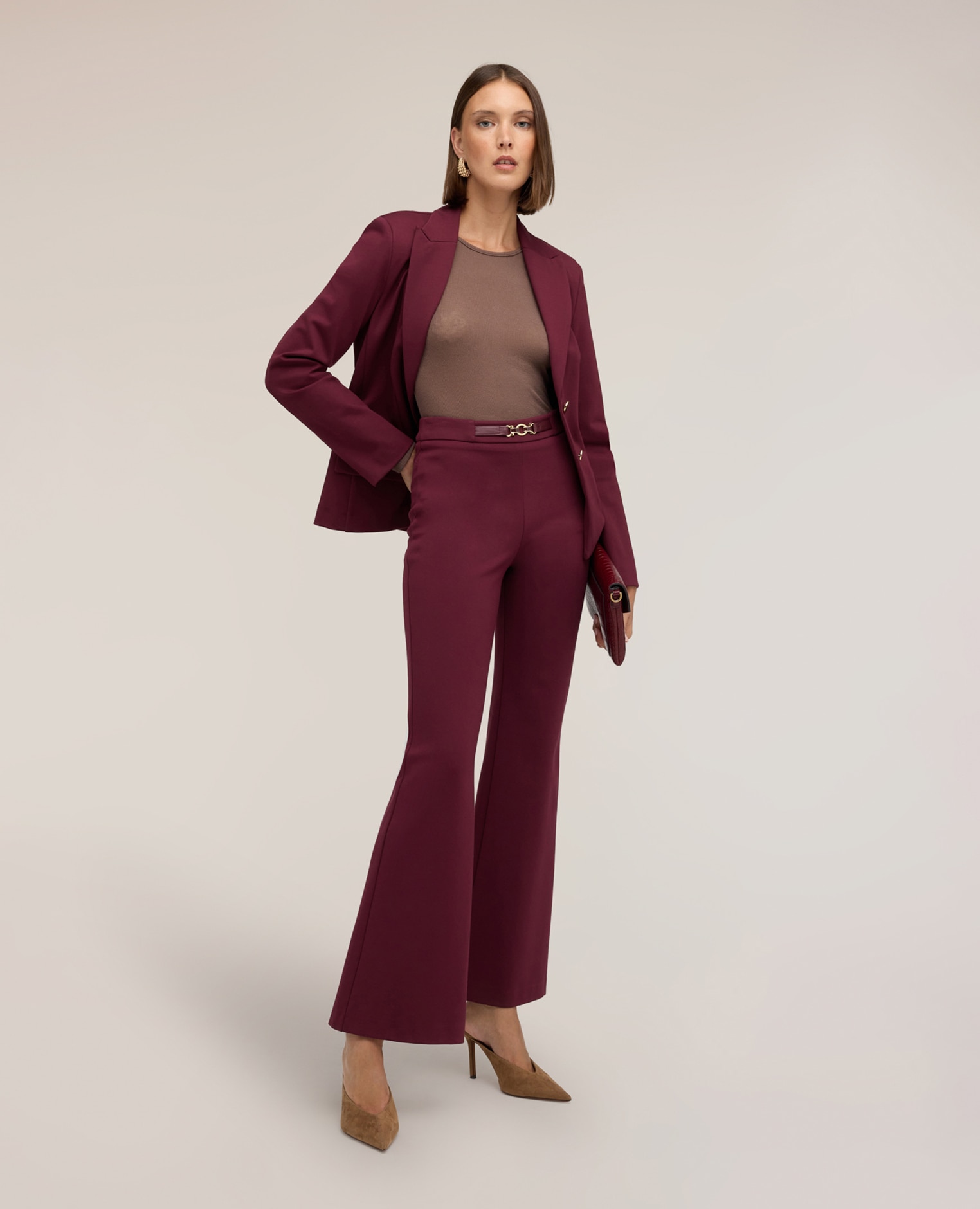 Pantalones de mujer flare en punto milano con cinturón ajuste acampanado cierre lateral con cremallera - Motivi - Burdeos Burdeos-1