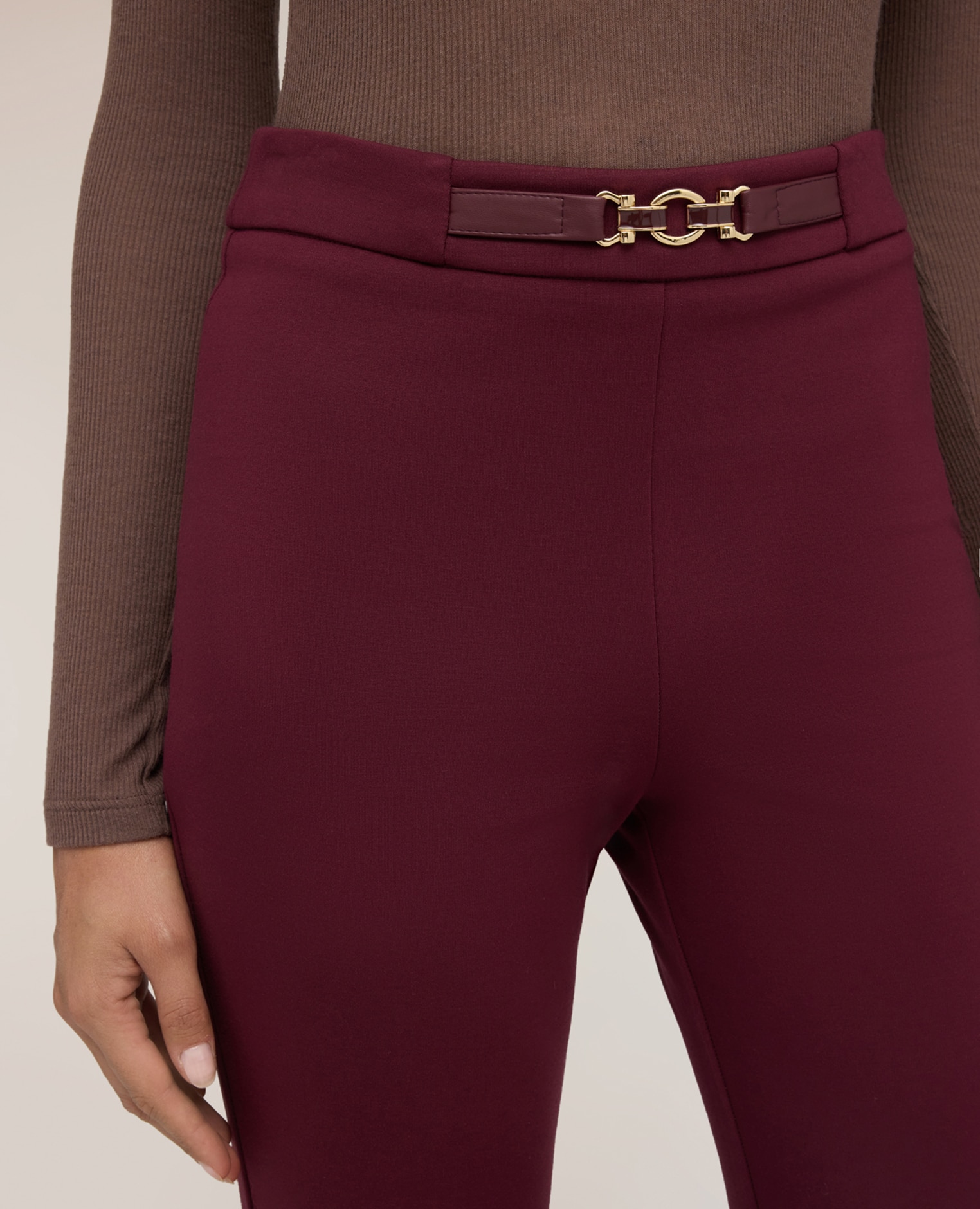 Pantalones de mujer flare en punto milano con cinturón ajuste acampanado cierre lateral con cremallera - Motivi - Burdeos Burdeos-4