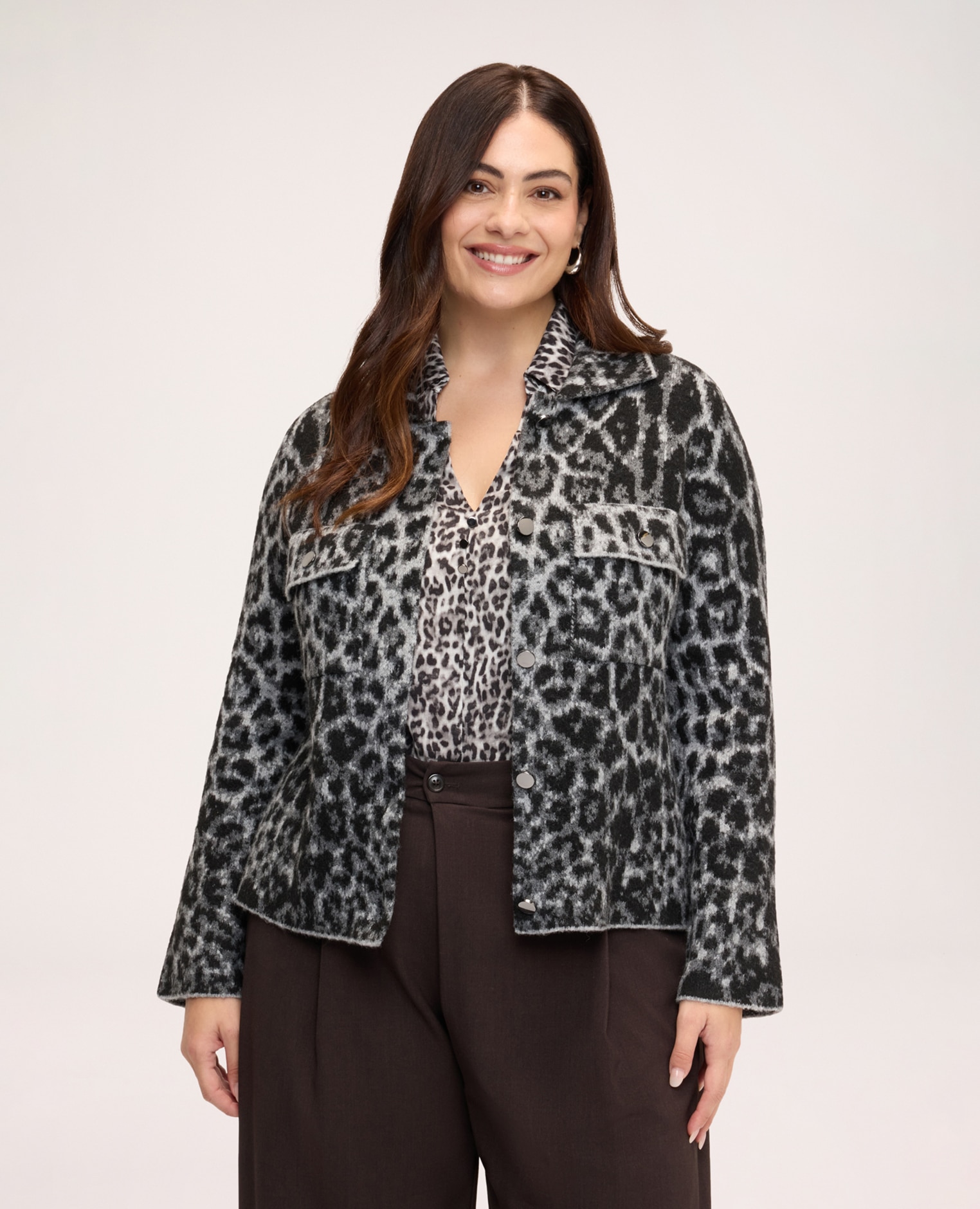Imagen 1 de Chaqueta de mujer de punto con estampado animal dos bolsillos delanteros con solapa - Fiorella Rubino - Gris Gris
