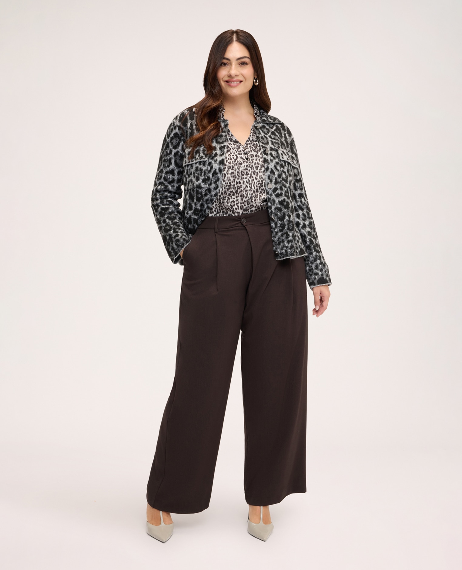 Imagen 3 de Chaqueta de mujer de punto con estampado animal dos bolsillos delanteros con solapa - Fiorella Rubino - Gris Gris