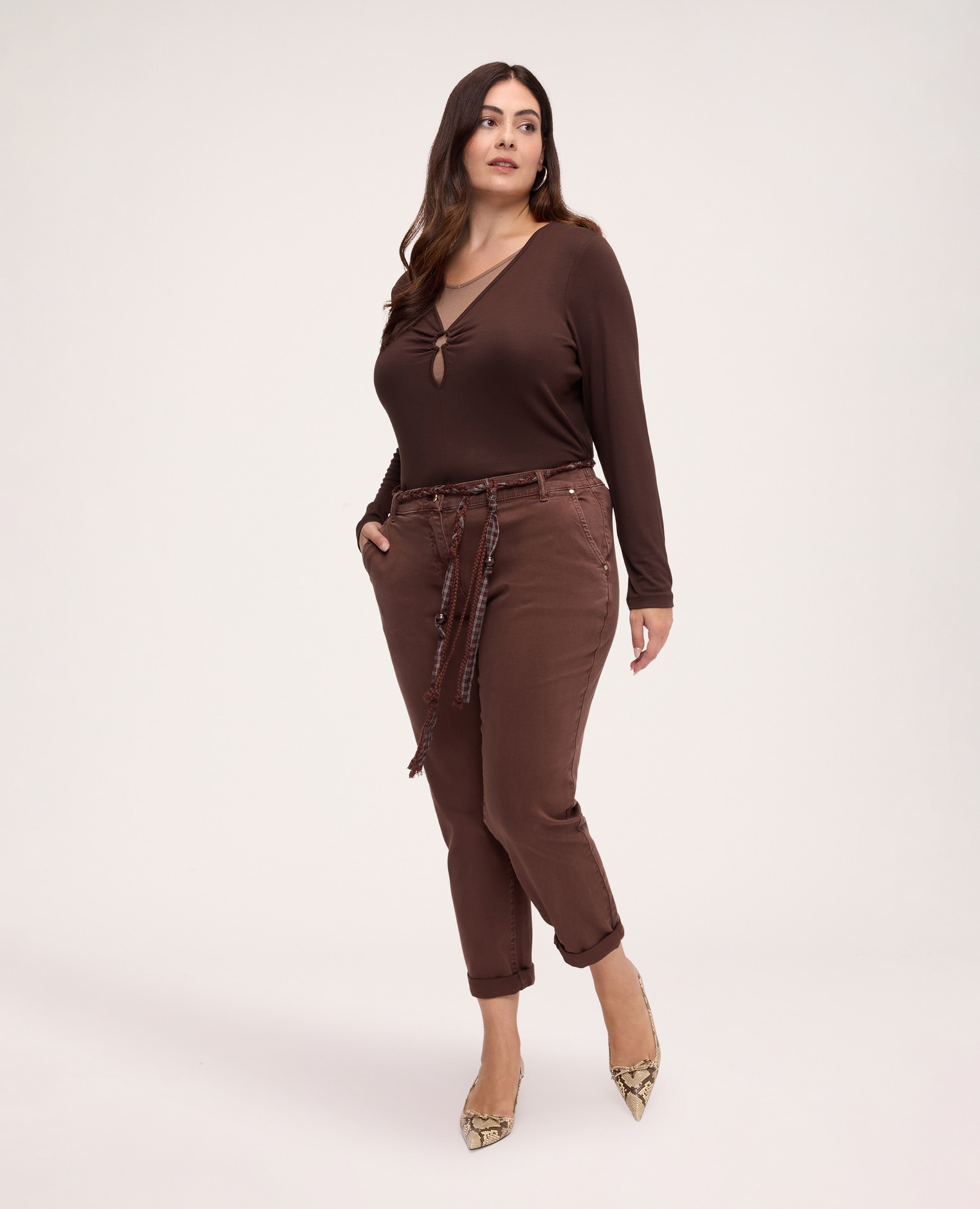Pantalones de mujer chinos de mezcla de algodón con cinturón ajuste para el máximo confort - Fiorella Rubino - Marrón Marrón-1