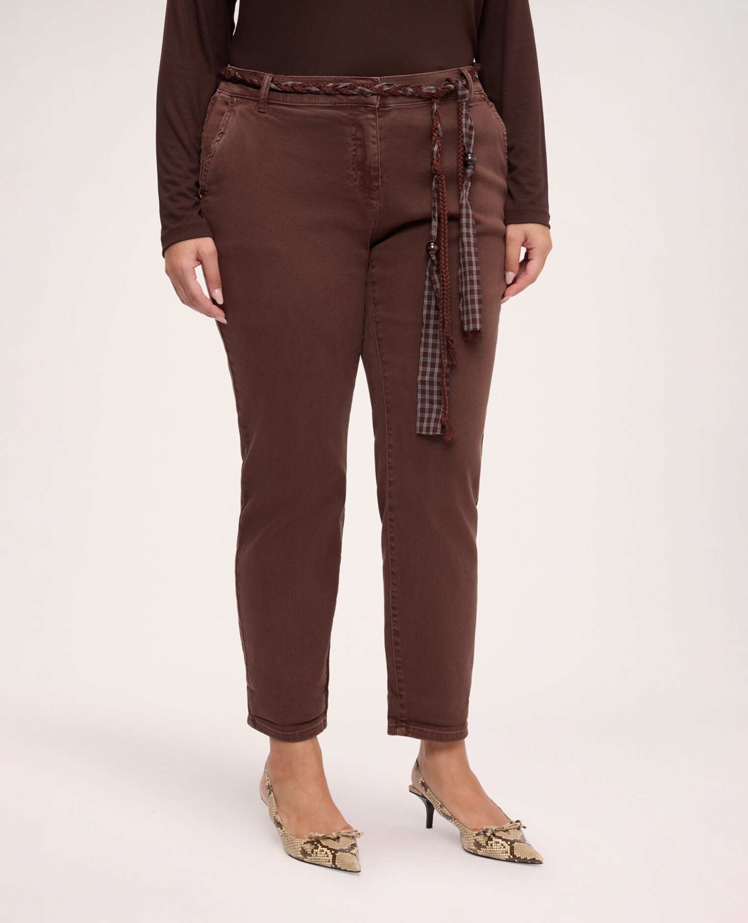 Pantalones de mujer chinos de mezcla de algodón con cinturón ajuste para el máximo confort - Fiorella Rubino - Marrón Marrón-3