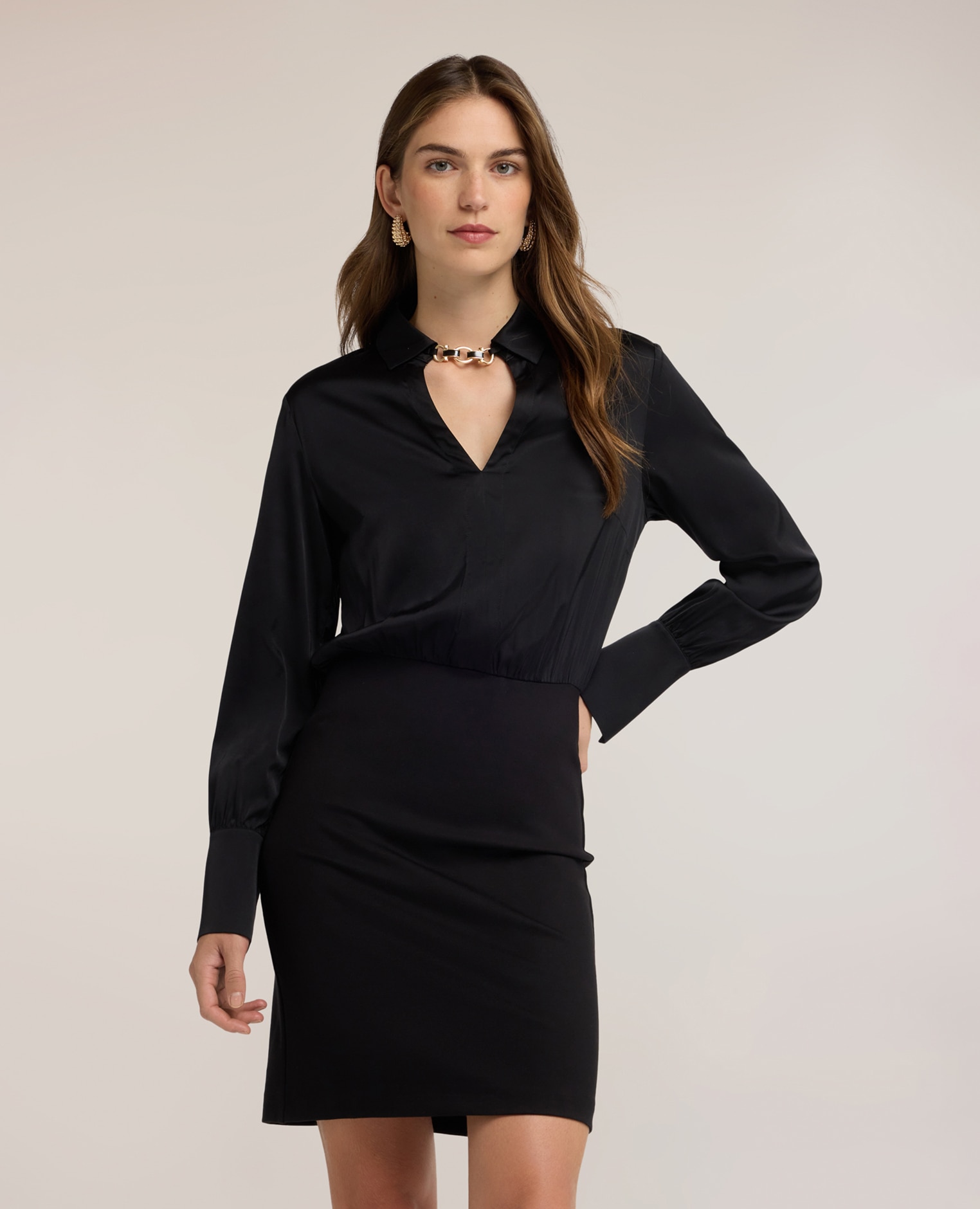 Vestido camisero con detalle joya corpiño con cuello clásico y detalle joya - Motivi - Negro Negro-1