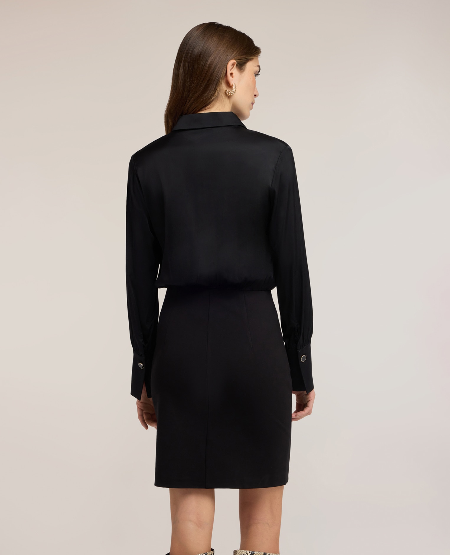 Vestido camisero con detalle joya corpiño con cuello clásico y detalle joya - Motivi - Negro Negro-2