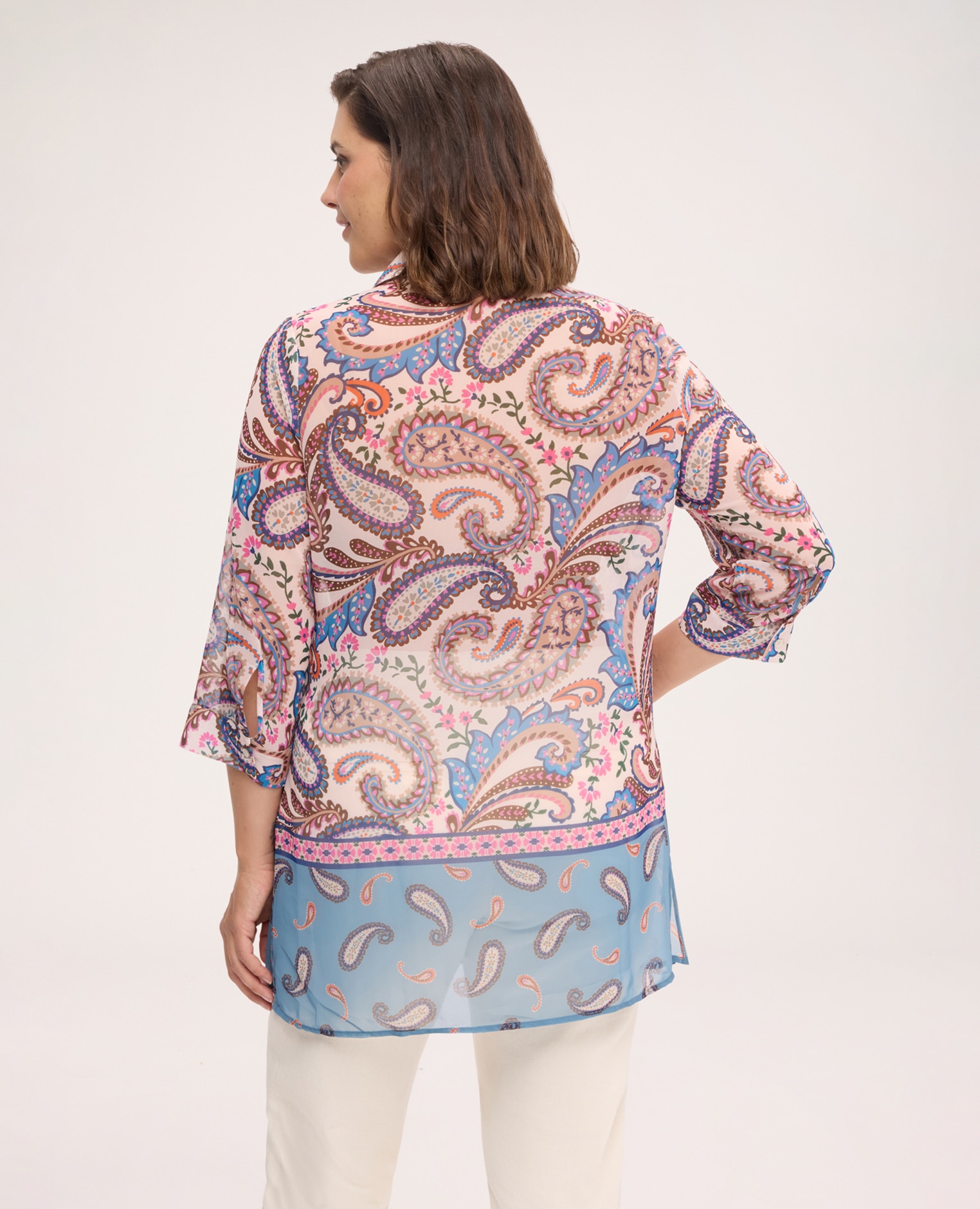 Camisa de mujer con estampado en georgette estampado paisley multicolor con ribete de contraste en el bajo - Fiorella Rubino - Azul claro Azul claro-2