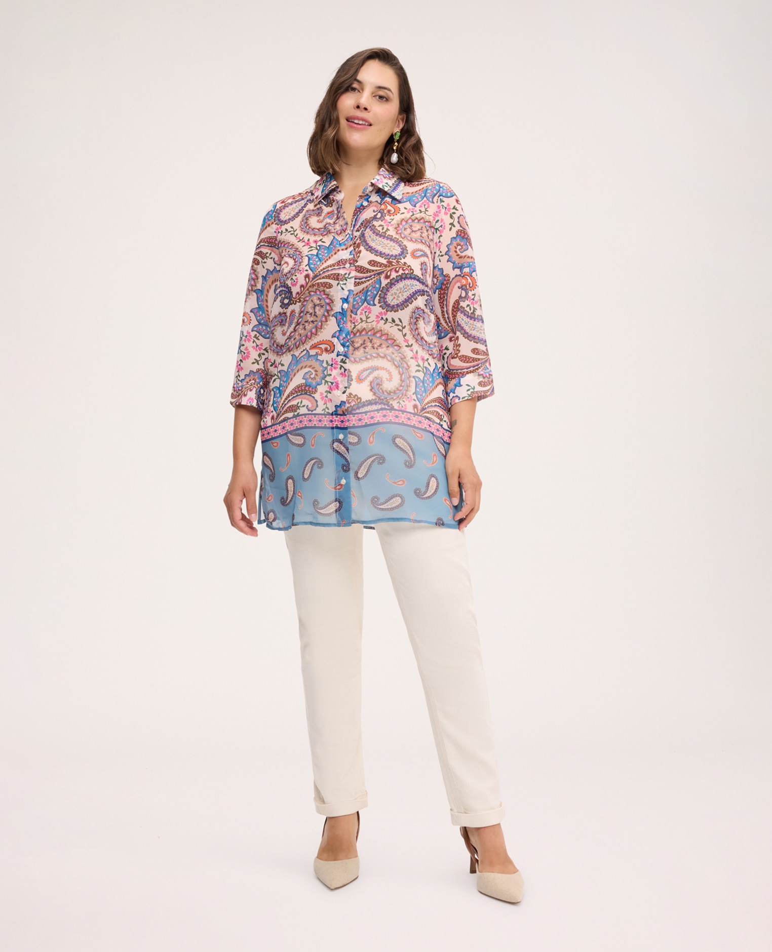 Camisa de mujer con estampado en georgette estampado paisley multicolor con ribete de contraste en el bajo - Fiorella Rubino - Azul claro Azul claro-3