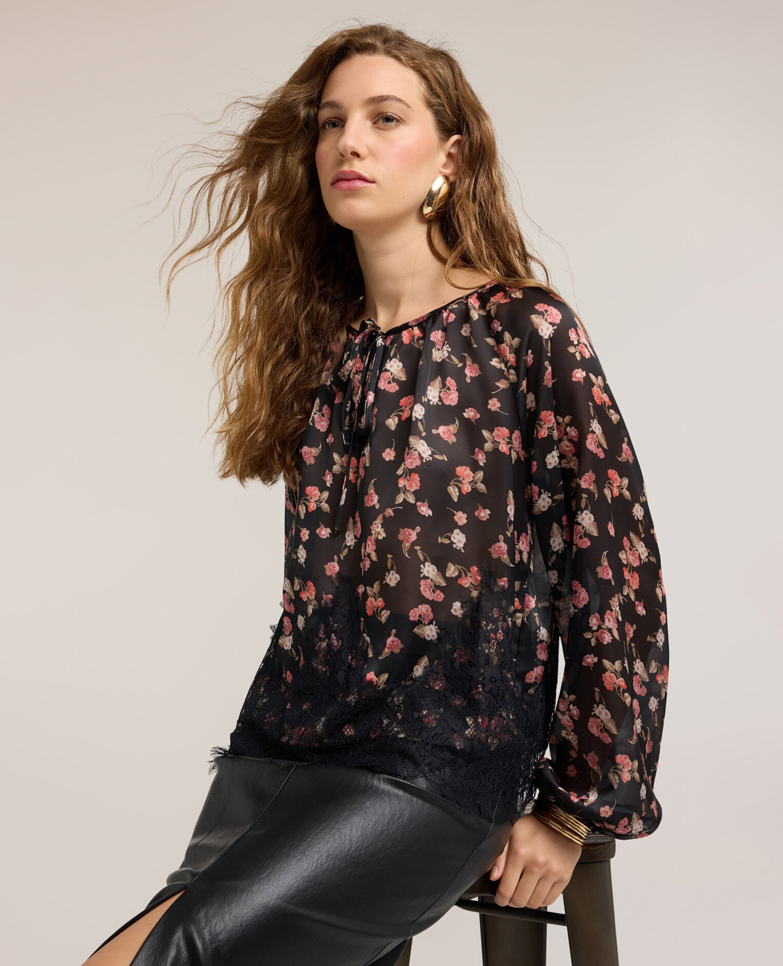 Blusa de mujer de georgette con estampado floral y encaje escote redondo con cierre de cordones inserto de encaje en el bajo - Motivi - Negro Negro-4